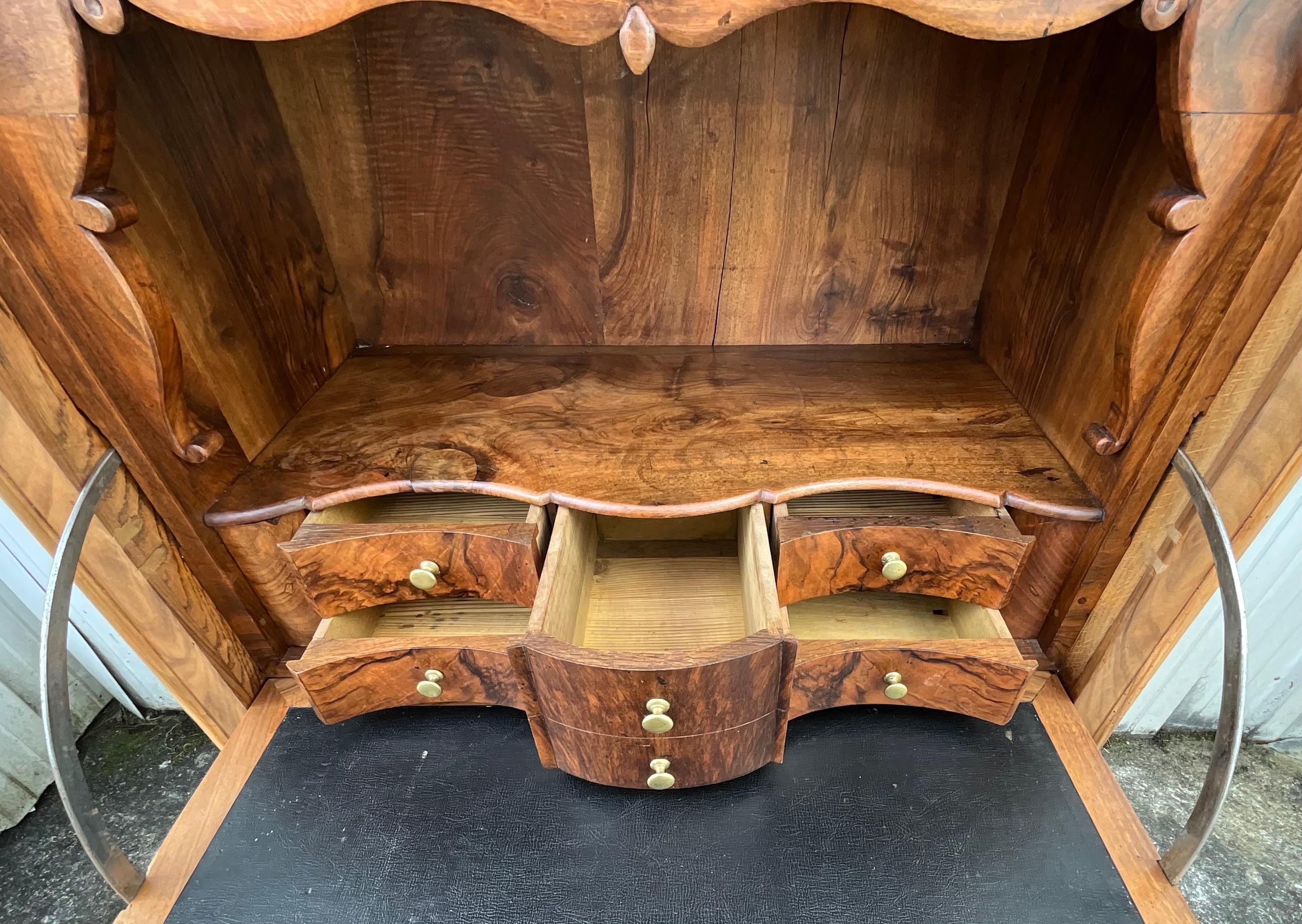 Louis Philippe Period Secretary, Mid 19th Century, Burl Walnut In Good Condition For Sale In SAINT-CLÉMENT-DE-LA-PLACE, FR