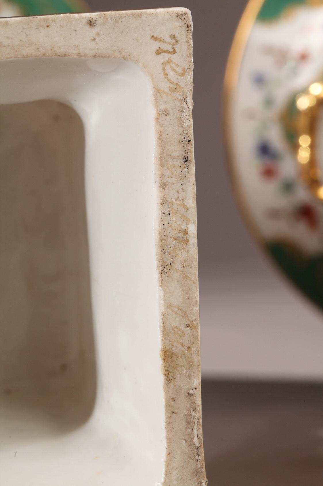 Louis-Philippe Porcelain Medici Vases For Sale 10