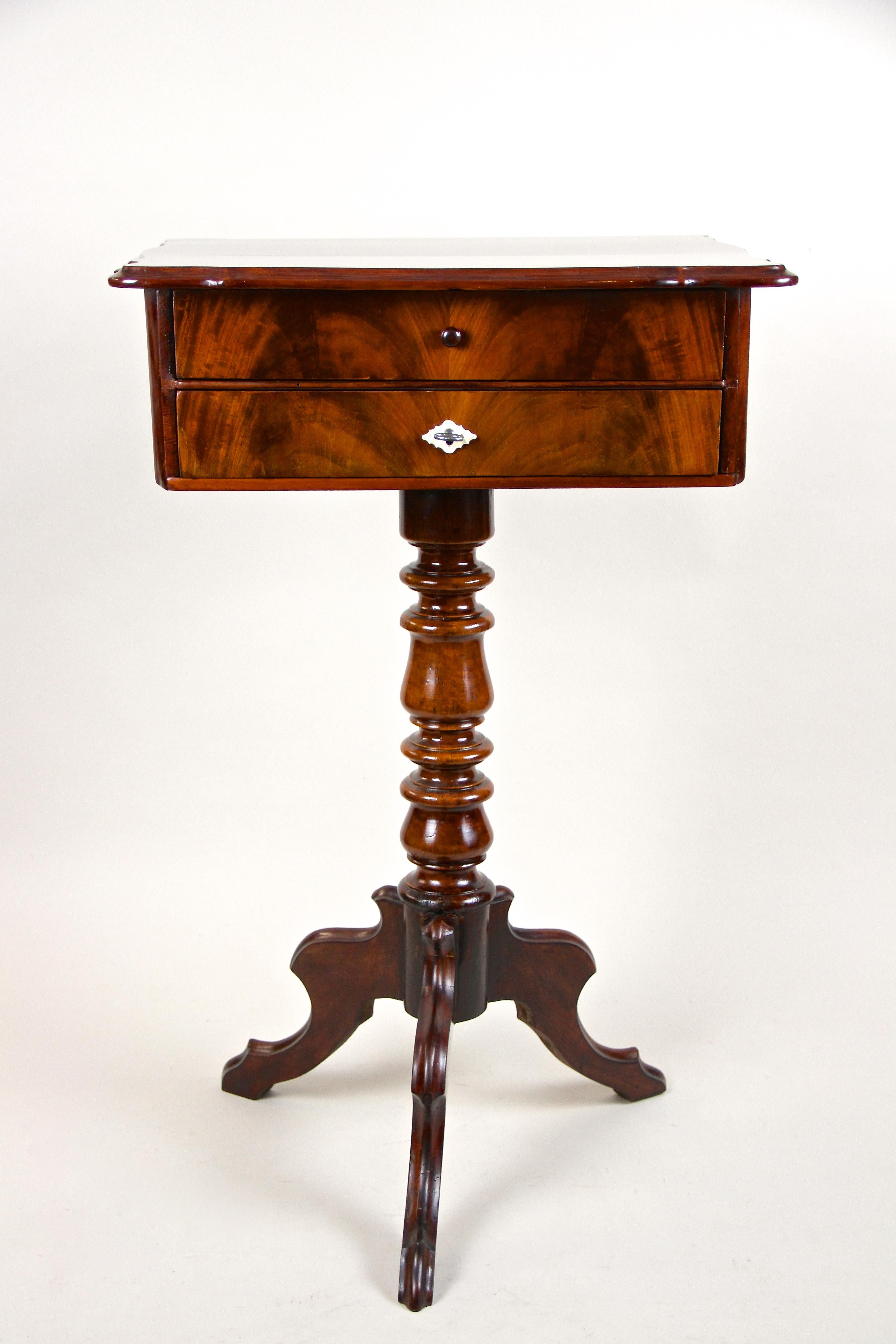 Delicate Louis Philippe side table or sewing table out of France from the late 19th century around 1870. Standing on a beautifully base with three artfully processed legs, this small side table impresses with an amazing veneer work in fine pyramid