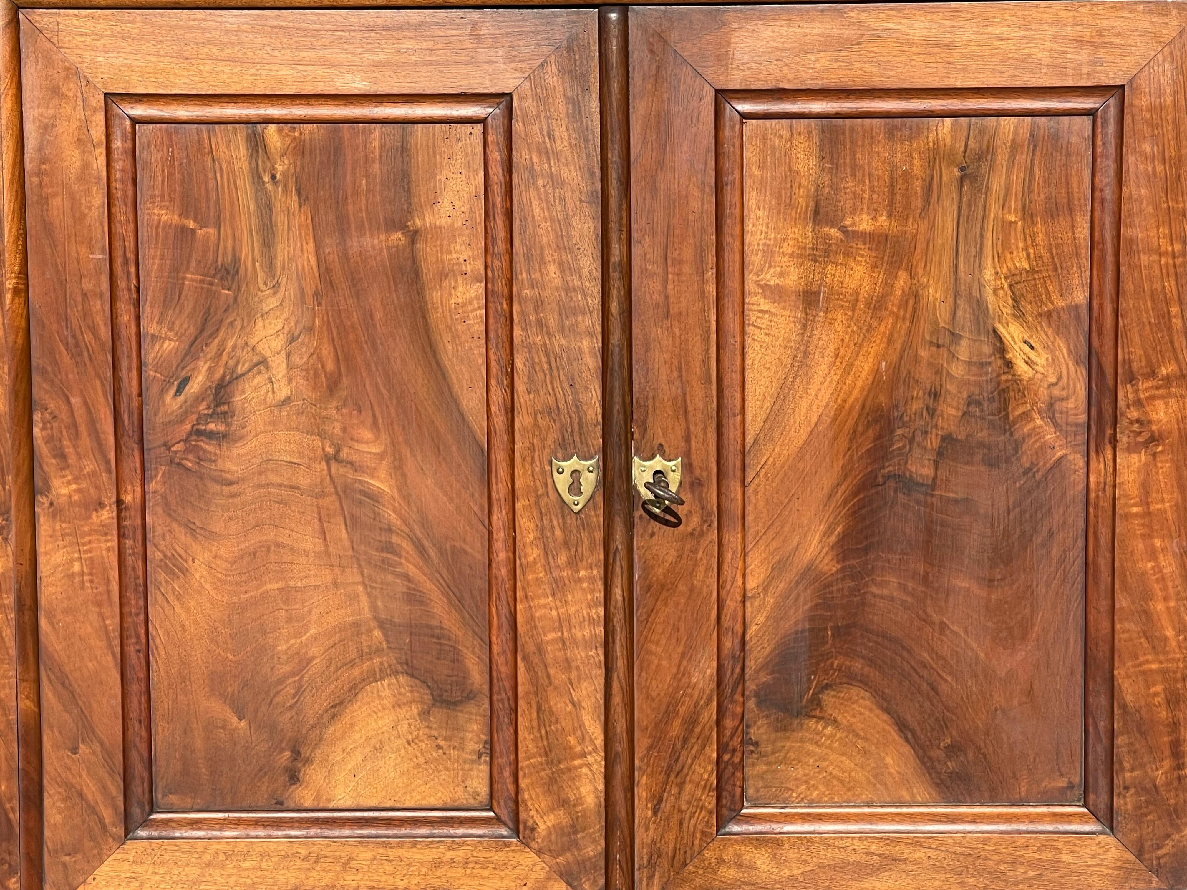 Louis Philippe Sideboard In Walnut In Good Condition For Sale In Beaune, FR