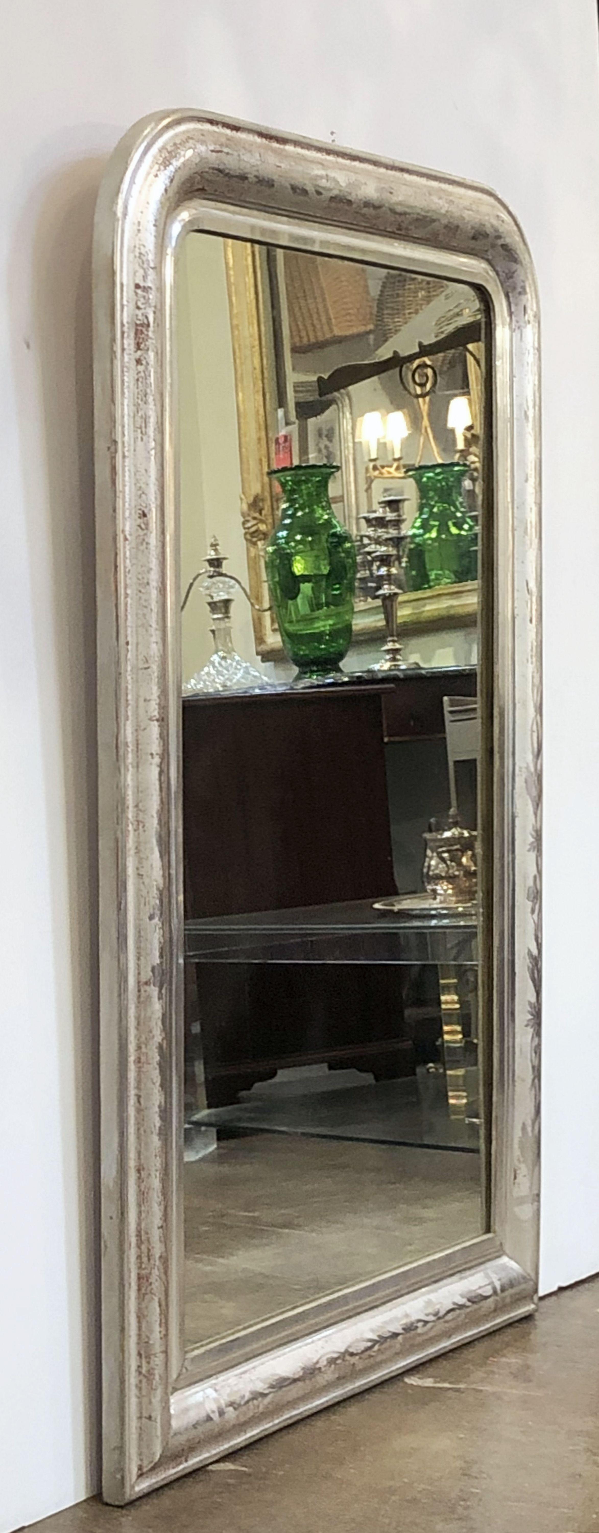 A fine large Louis Philippe wall mirror featuring a moulded surround with a beautiful patinated silver-leaf.

Dimensions: H 43 3/4 inches x W 29 3/8 inches

Other sizes available in this style.