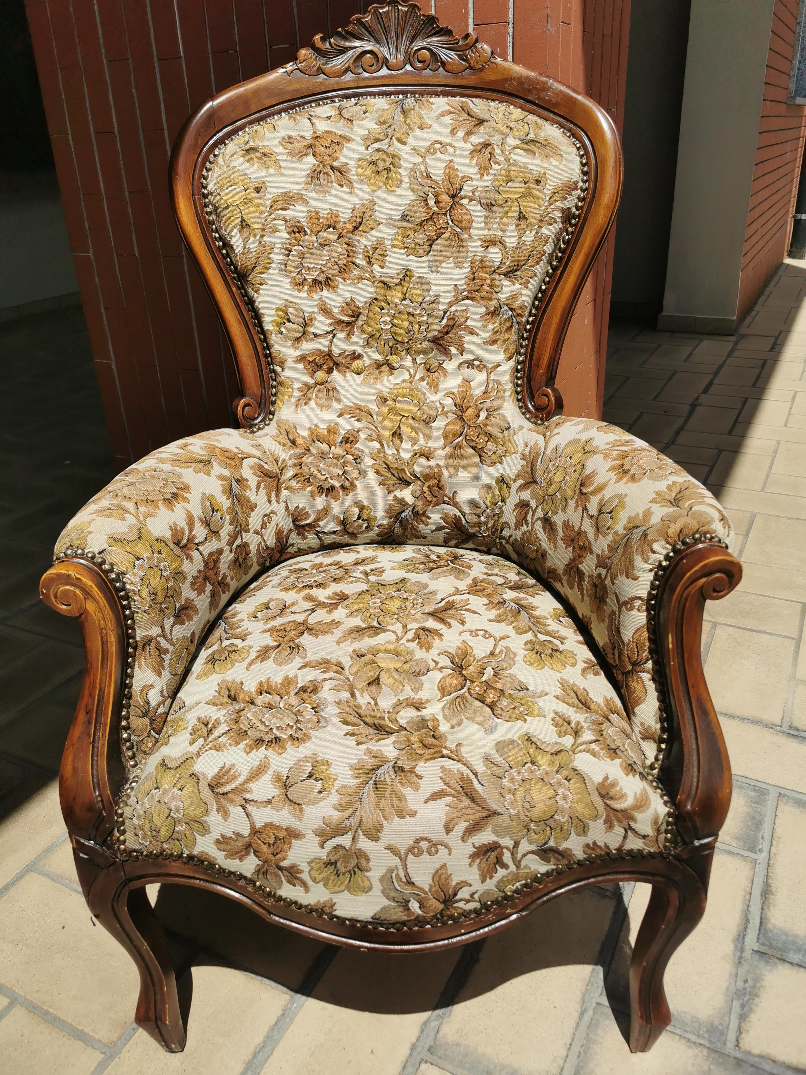 Louis Philippe Style Armchair, Early 20th Century Italy, Flower Motifs Armchair In Good Condition For Sale In Torino, IT