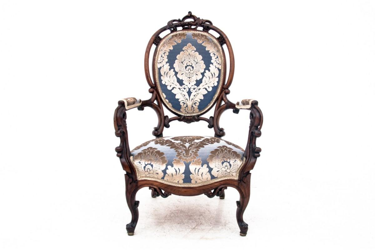 Louis Philippe style armchair, France, around 1870.

Very good condition, after professional renovation and replacement of upholstery with a new one.

Wood: rosewood

dimensions height 105 cm seat height 36 cm width 63 cm depth 74 cm
