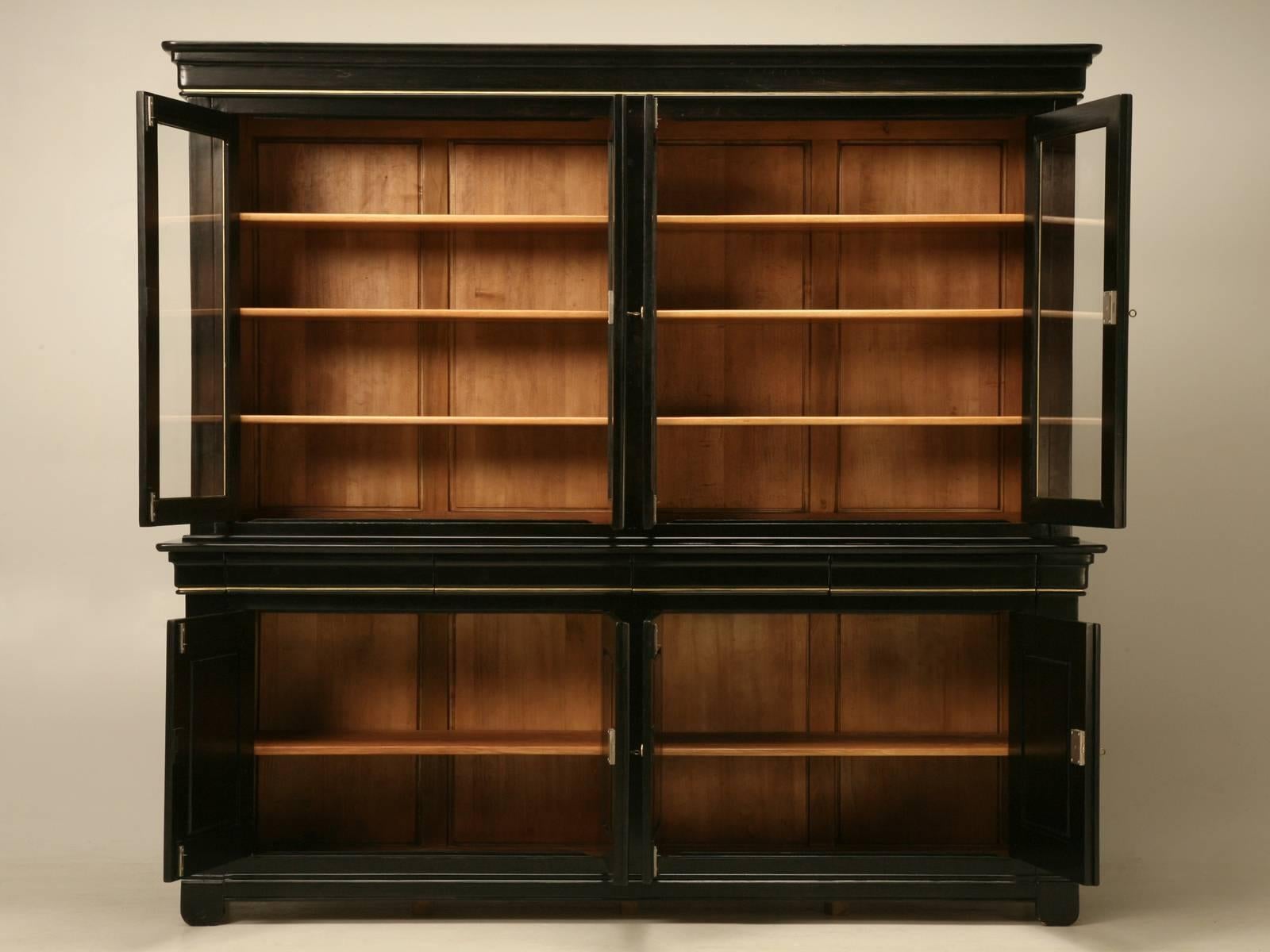 Bibliothèque de style Louis Philippe fabriquée à la main à Chicago, en acajou ébénisé, pour toutes les tailles en vente 2