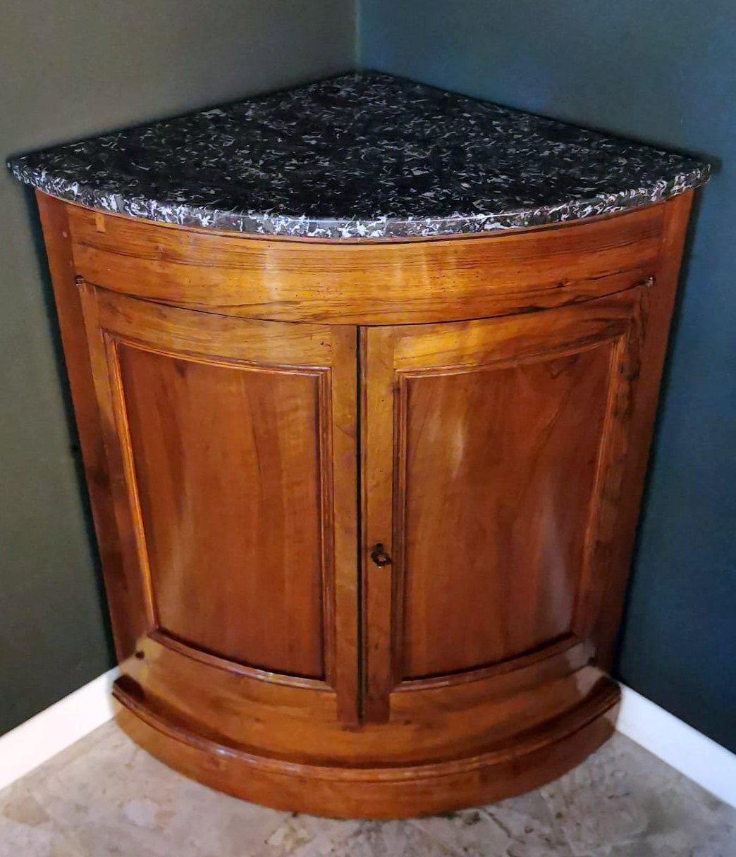 We kindly suggest that you read the whole description, as with it we try to give you detailed technical and historical information to guarantee the authenticity of our objects.
Exceptional and rare French Louis Philippe style walnut corner cabinet;
