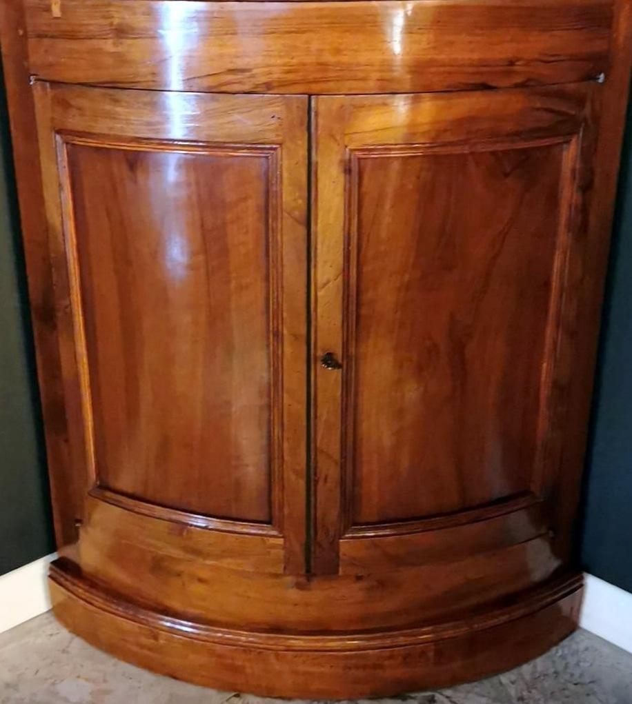 Louis Philippe Style French Corner Cabinet With Black Marble Top In Good Condition For Sale In Prato, Tuscany