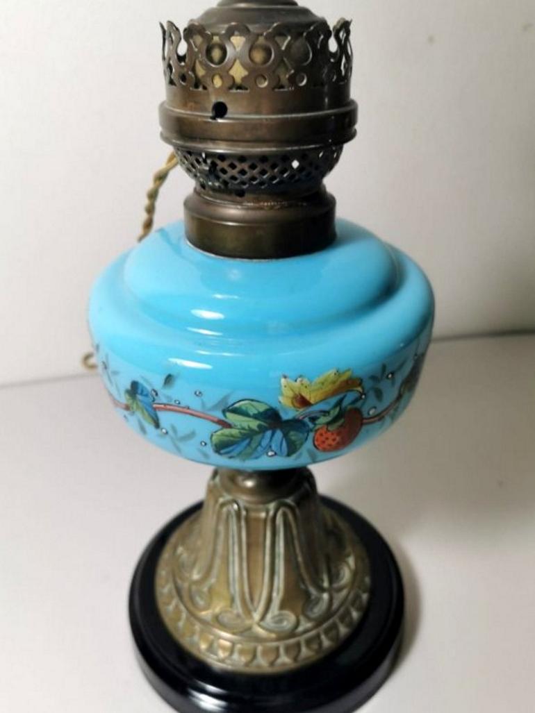 Louis Philippe Style French Opaline Blue Glass Lamp Decorated and Golden Brass  In Good Condition For Sale In Prato, Tuscany