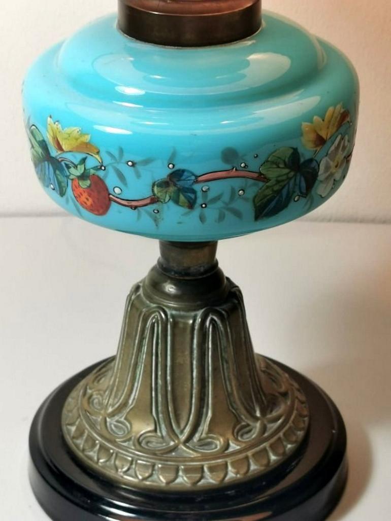 Louis Philippe Style French Opaline Blue Glass Lamp Decorated and Golden Brass  For Sale 4