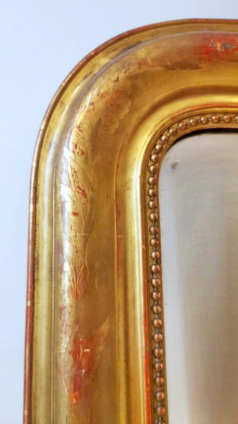 Grand miroir mural français de style Louis Philippe avec cadre en feuilles d'or 12