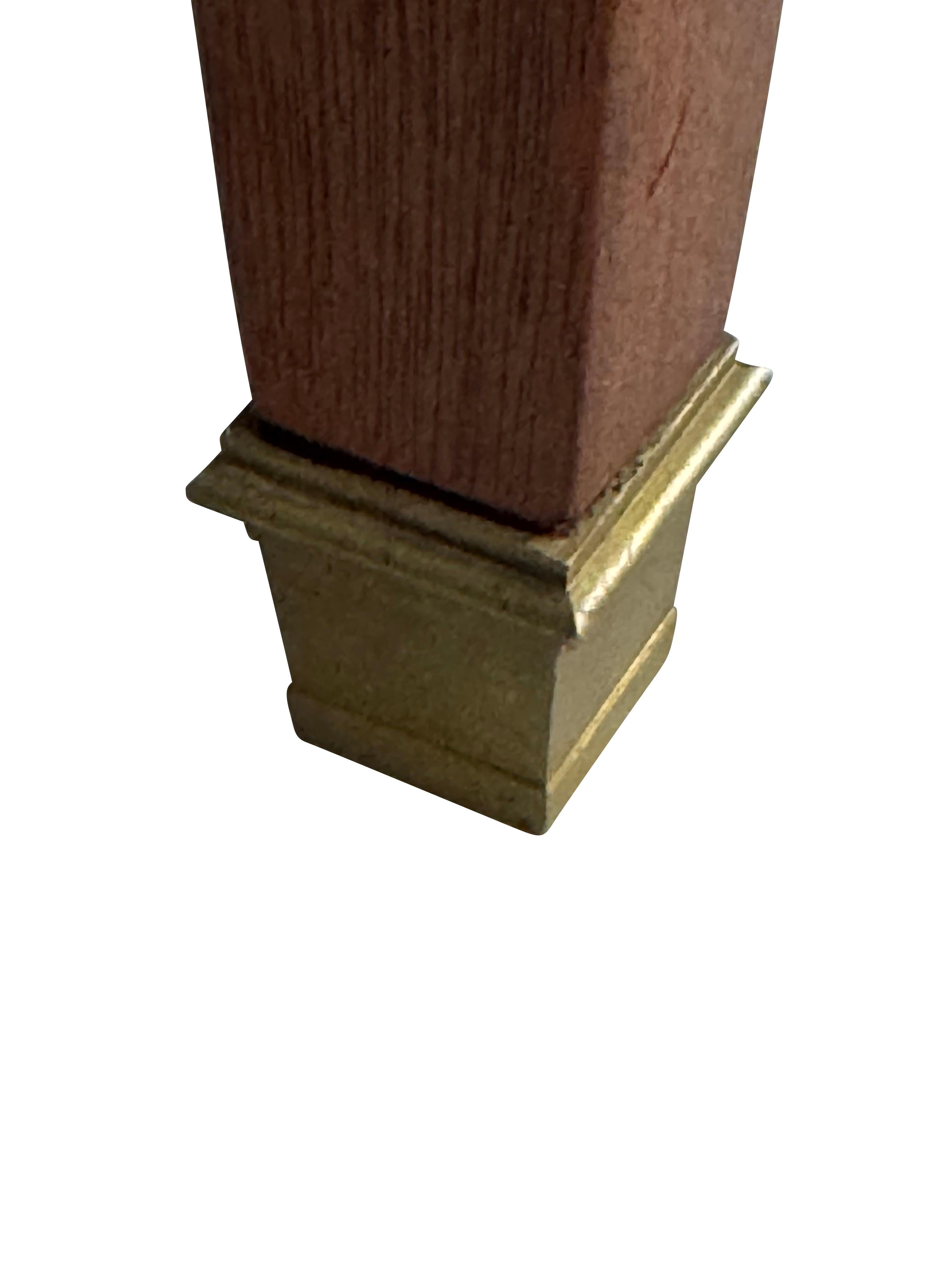 Louis Philippe Style Lederschreibtisch mit seitlichen Auszügen und vergoldeten Akzenten im Angebot 5