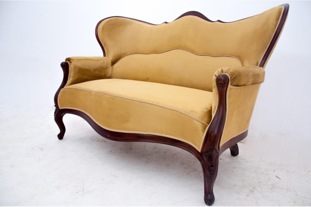 Louis Philippe style sofa from France, circa 1900.
Very good condition, after professional renovation and replacement of the upholstery.
height 105 cm seat height 48 cm width 163 cm d. 85 cm
