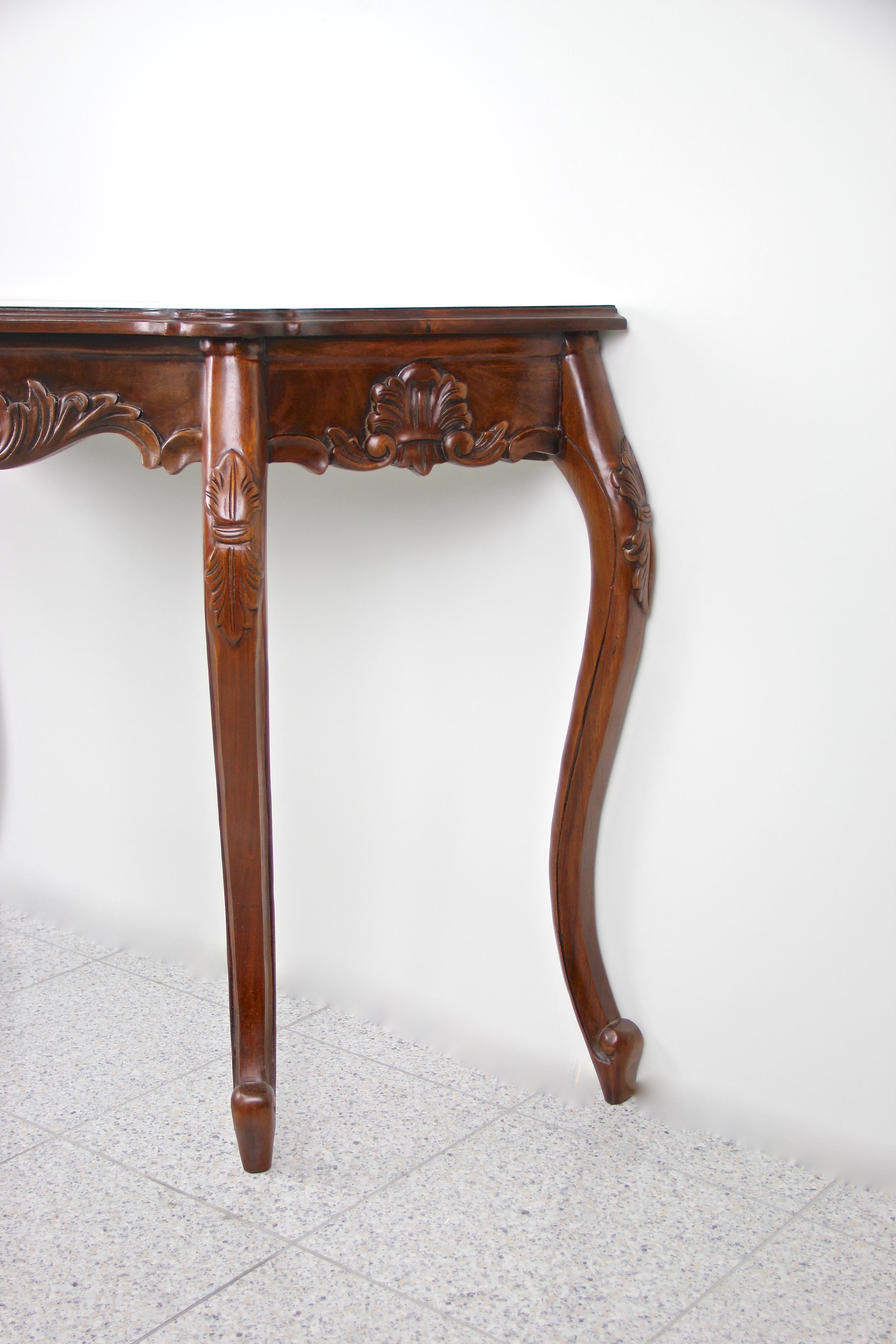 Louis Philippe Wall Console Nut Wood Hand Carved, Austria, circa 1860 In Good Condition In Lichtenberg, AT