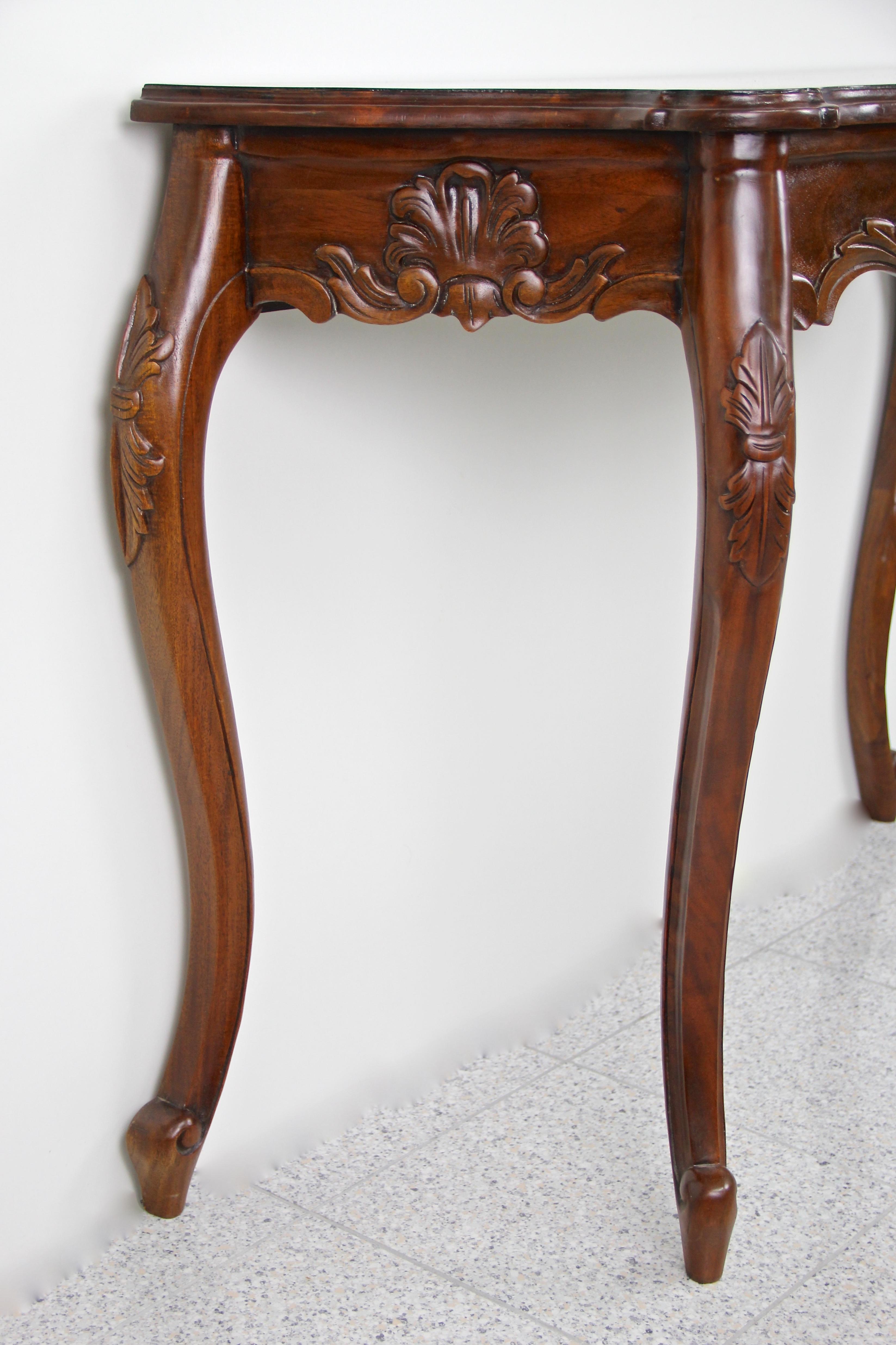 Louis Philippe Wall Console Nut Wood Hand Carved, Austria, circa 1860 3