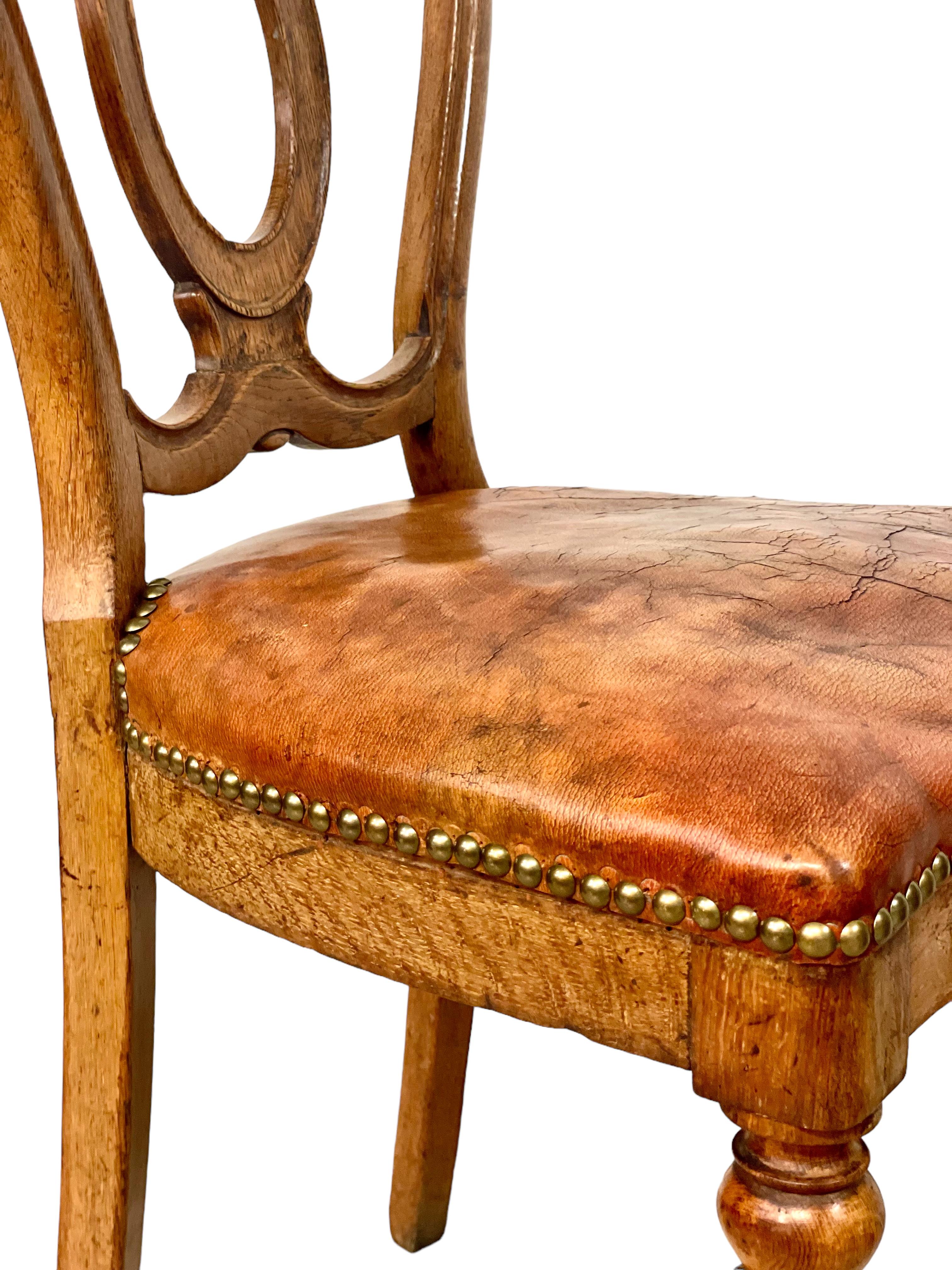 Sedia laterale Louis Philippe in noce e pelle in vendita 5