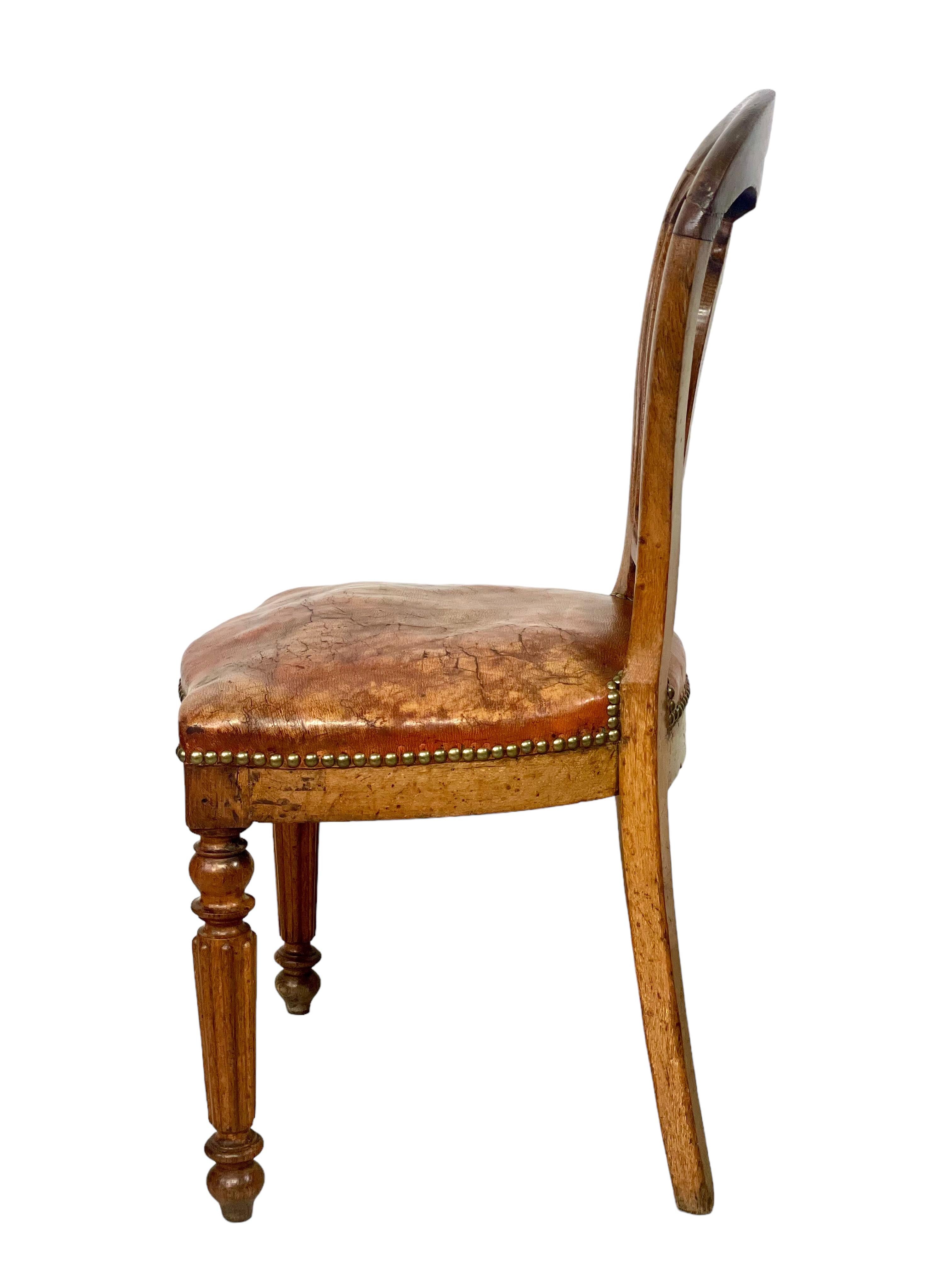 XIX secolo Sedia laterale Louis Philippe in noce e pelle in vendita
