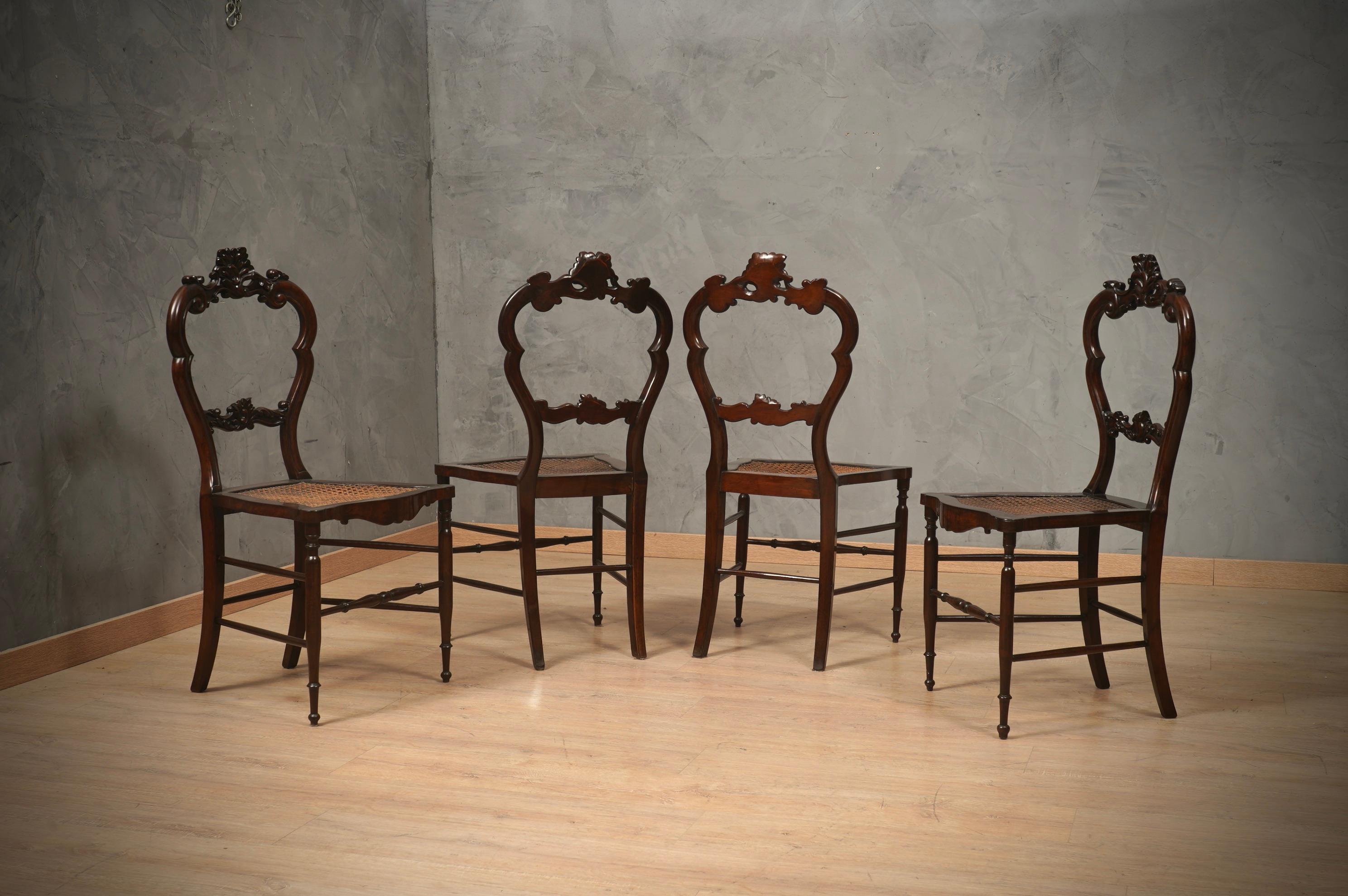 Louis Philippe Walnut and Vienna Straw Italian Chairs, 1940 For Sale 4