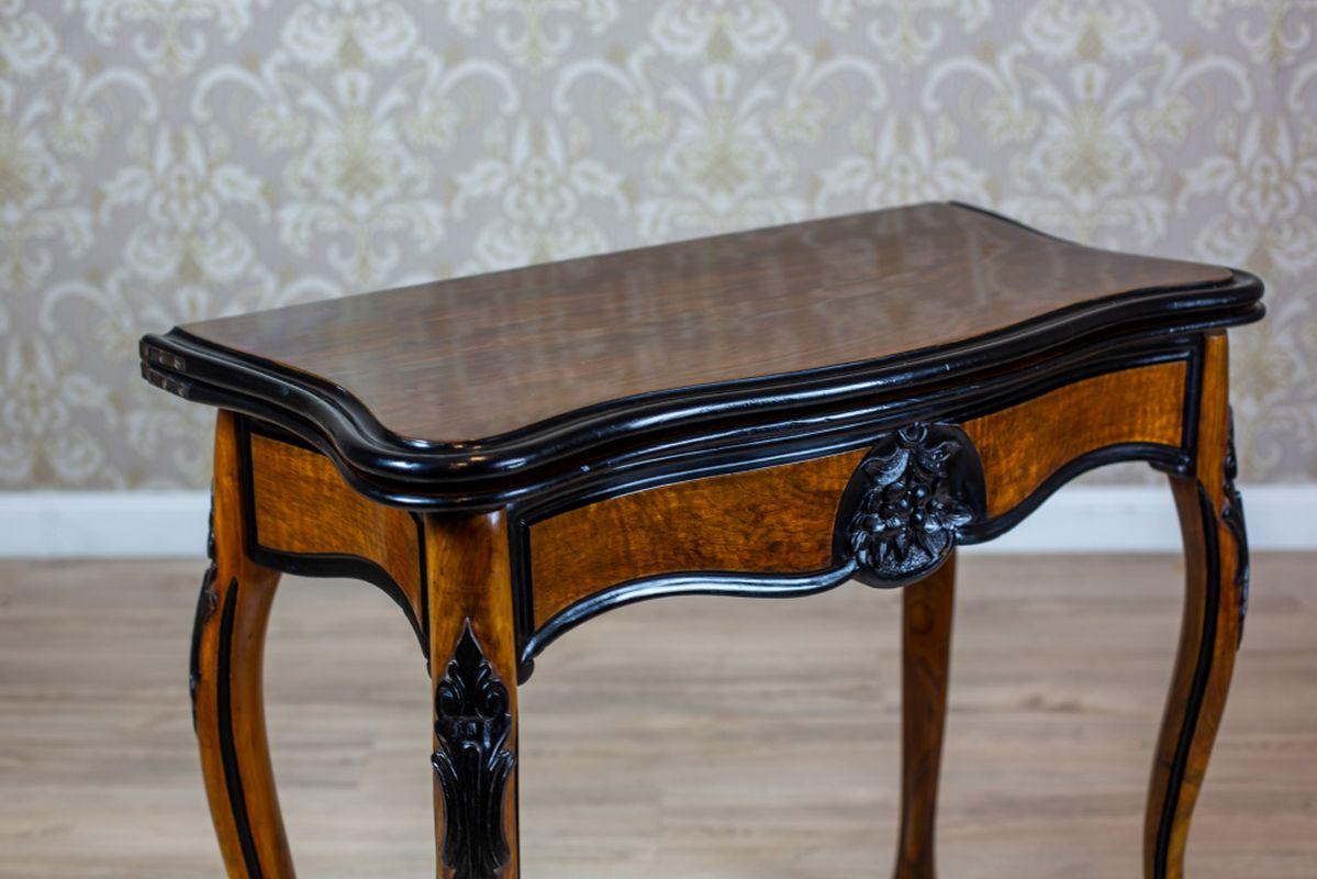 Louis Philippe Kartentisch aus Nussbaumholz und Furnier aus dem 19. (Walnuss) im Angebot