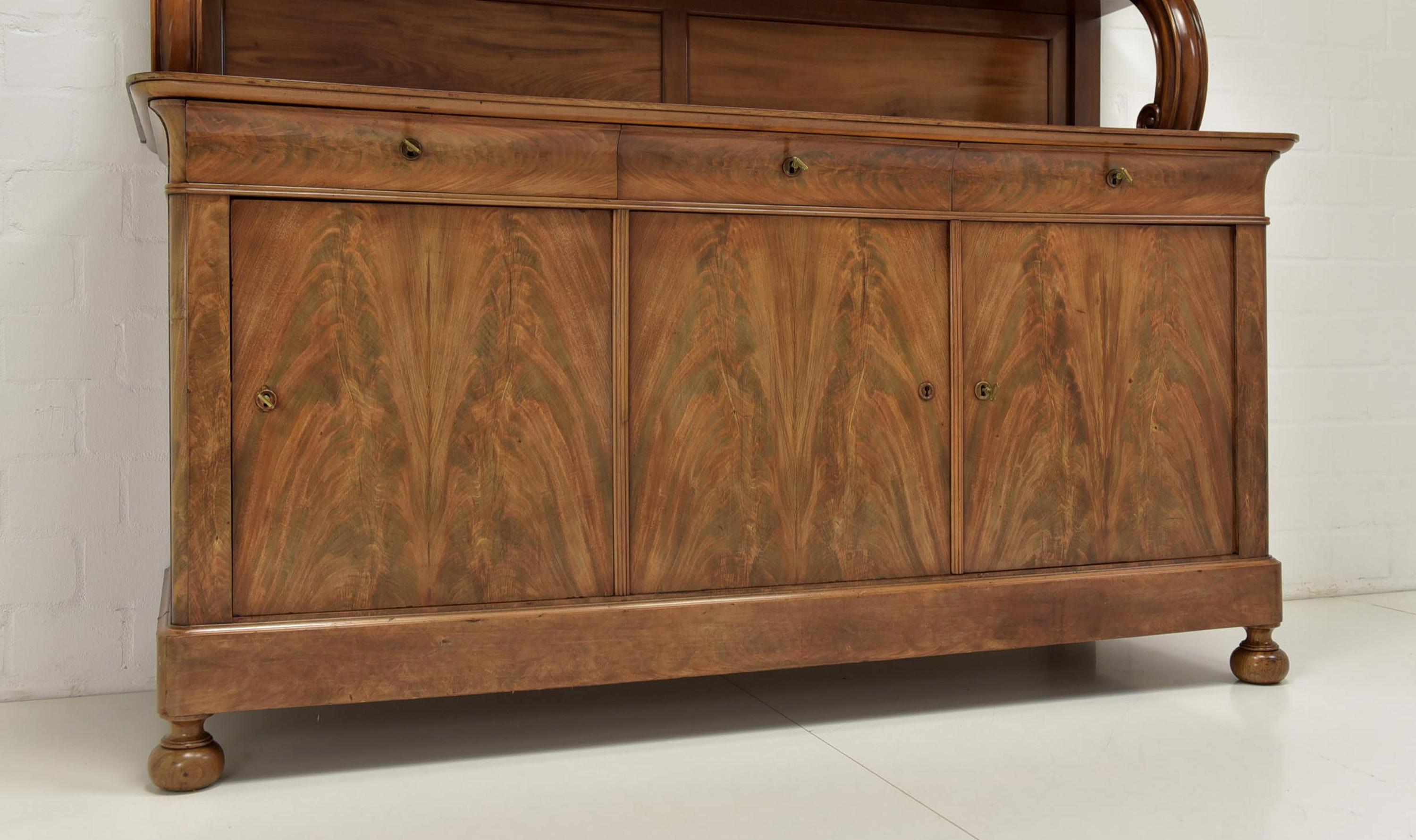 Louis Philippe XL Dresser / Sideboard Buffet in Mahogany, 1870 For Sale 6
