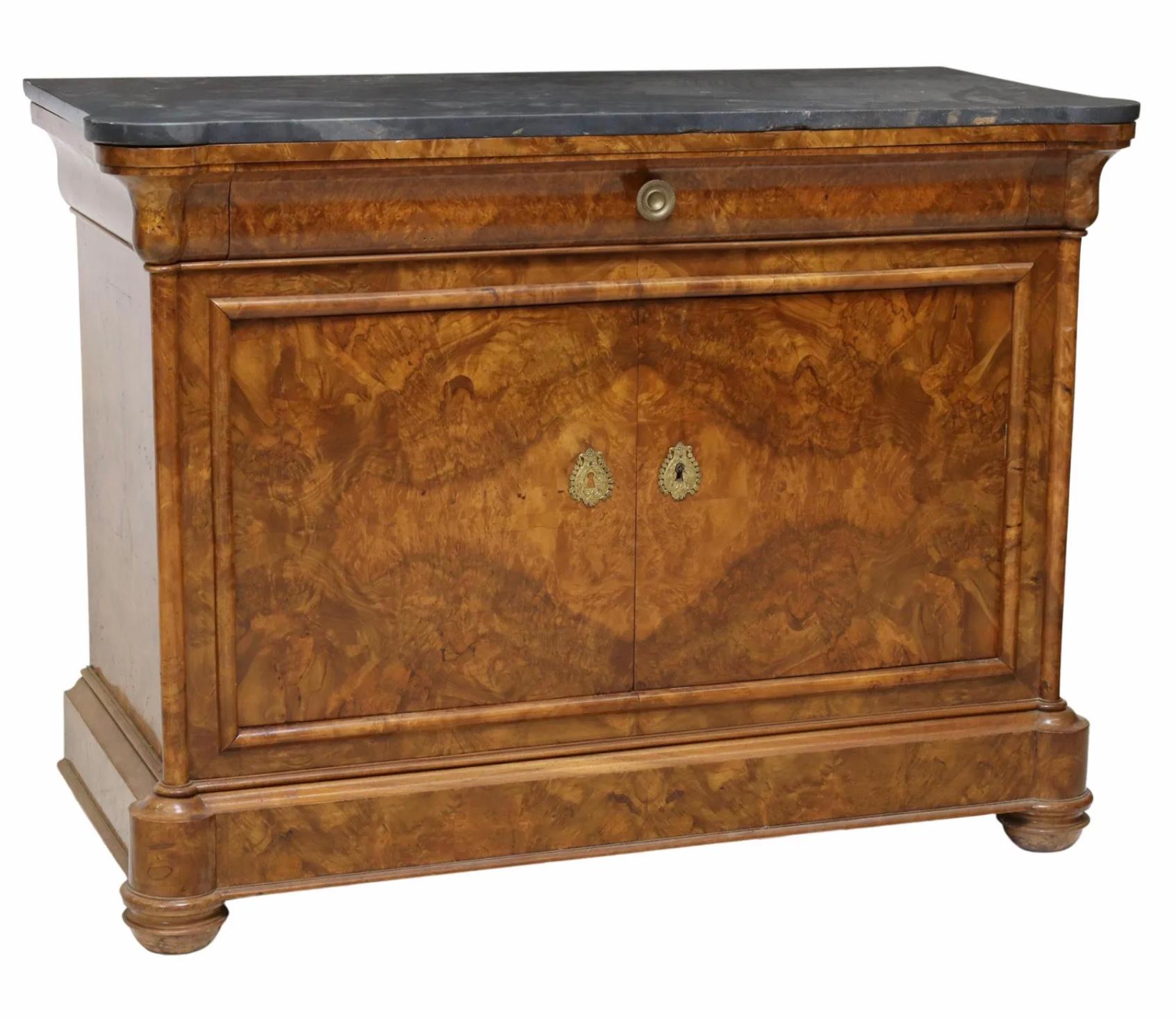 French Louis Philippe period marble-top commode, 
Mid 19th circa 1850., Ogee frieze drawer, double-door cabinet opening to three tray drawers, 
Dimensions: 39