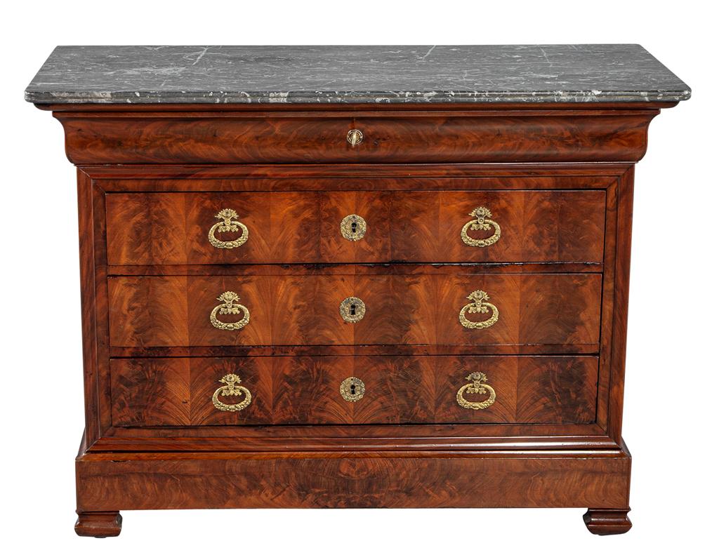 A beautiful Louis Philippe chest of drawers in walnut, consisting of 5 drawers with high-quality ormolu handles & escutcheons with the original marble top. Drawers in top plinth and bottom plinth. The burl walnut on the front is beautiful in color