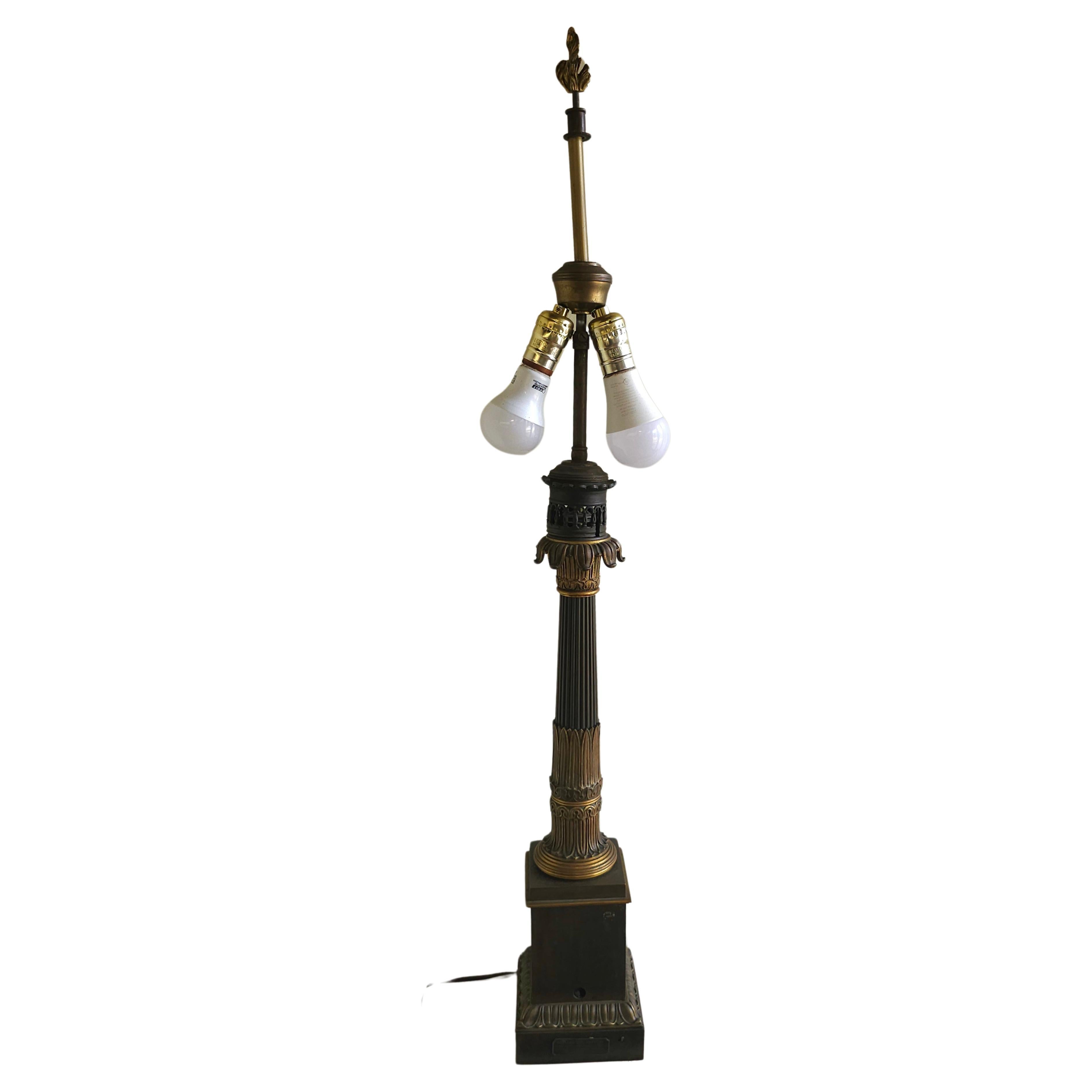 Ormolu Louis Phillipe Y Base De Lámpara De Aceite De Bronce, Electrificada, Etiquetada Guillemain Brevete , Lámpara De Mesa. Mide 5