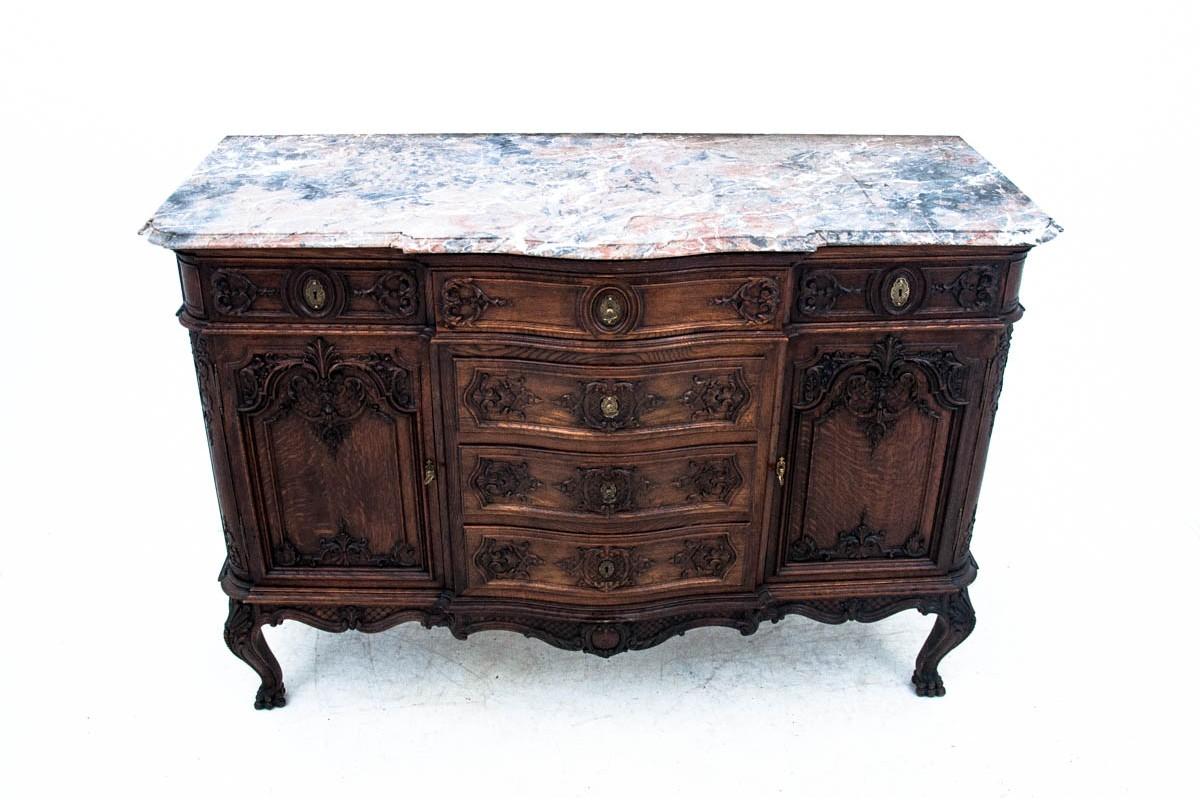 Walnut chest of drawers, France, circa 1880.
With marble top in very good condition
Very good condition.

Dimensions: height 115 cm, width 160 cm, depth 60 cm.