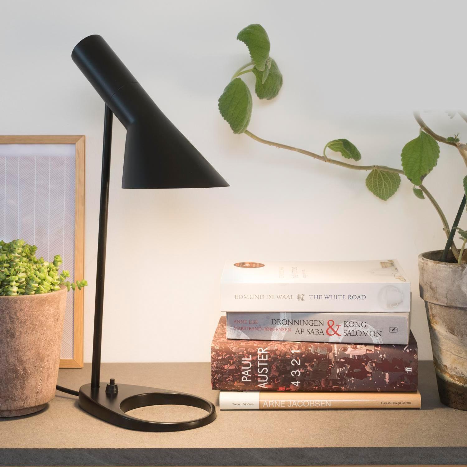 Mini lampe de bureau Louis Poulsen couleur AJ d'Arne Jacobsen en vente 7