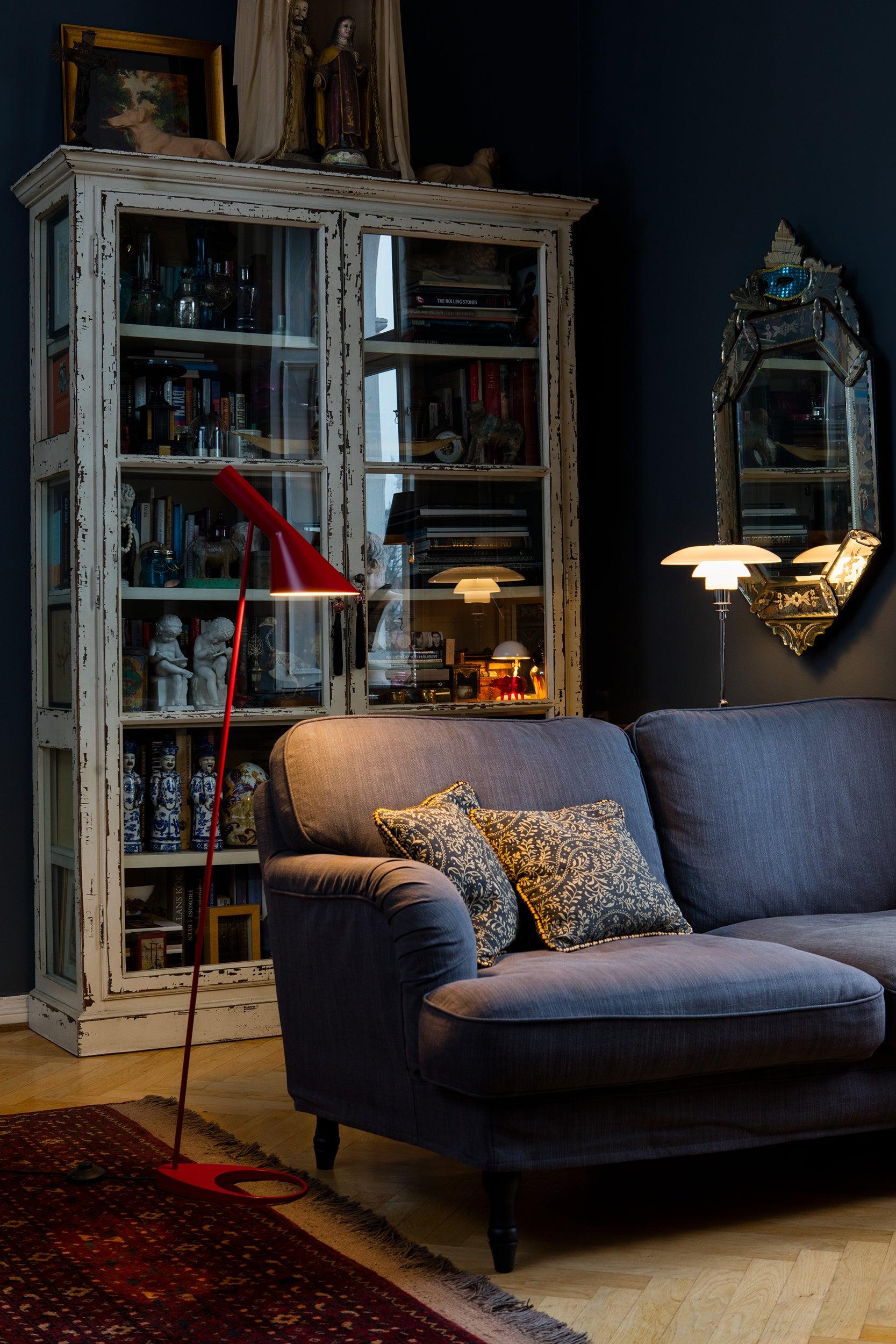 Lámpara de pie AJ de Louis Poulsen en negro by Arne Jacobsen Danés en venta