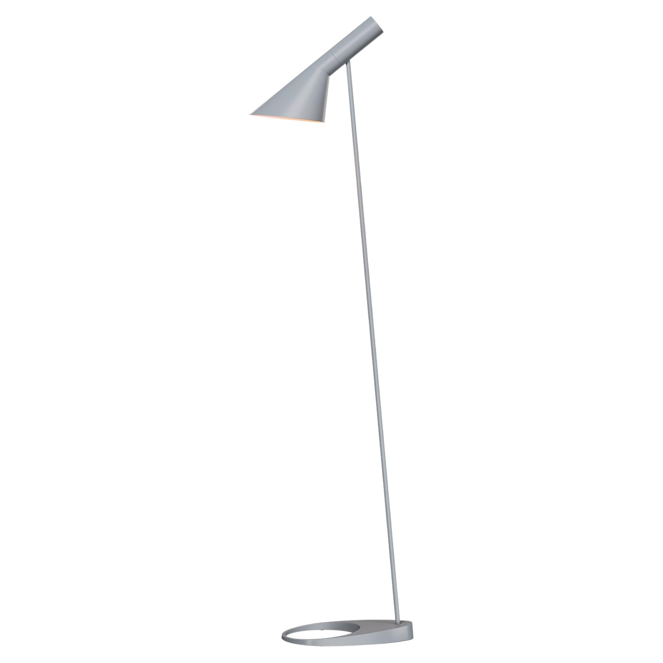 Louis Poulsen AJ Stehlampe in Hellgrau von Arne Jacobsen