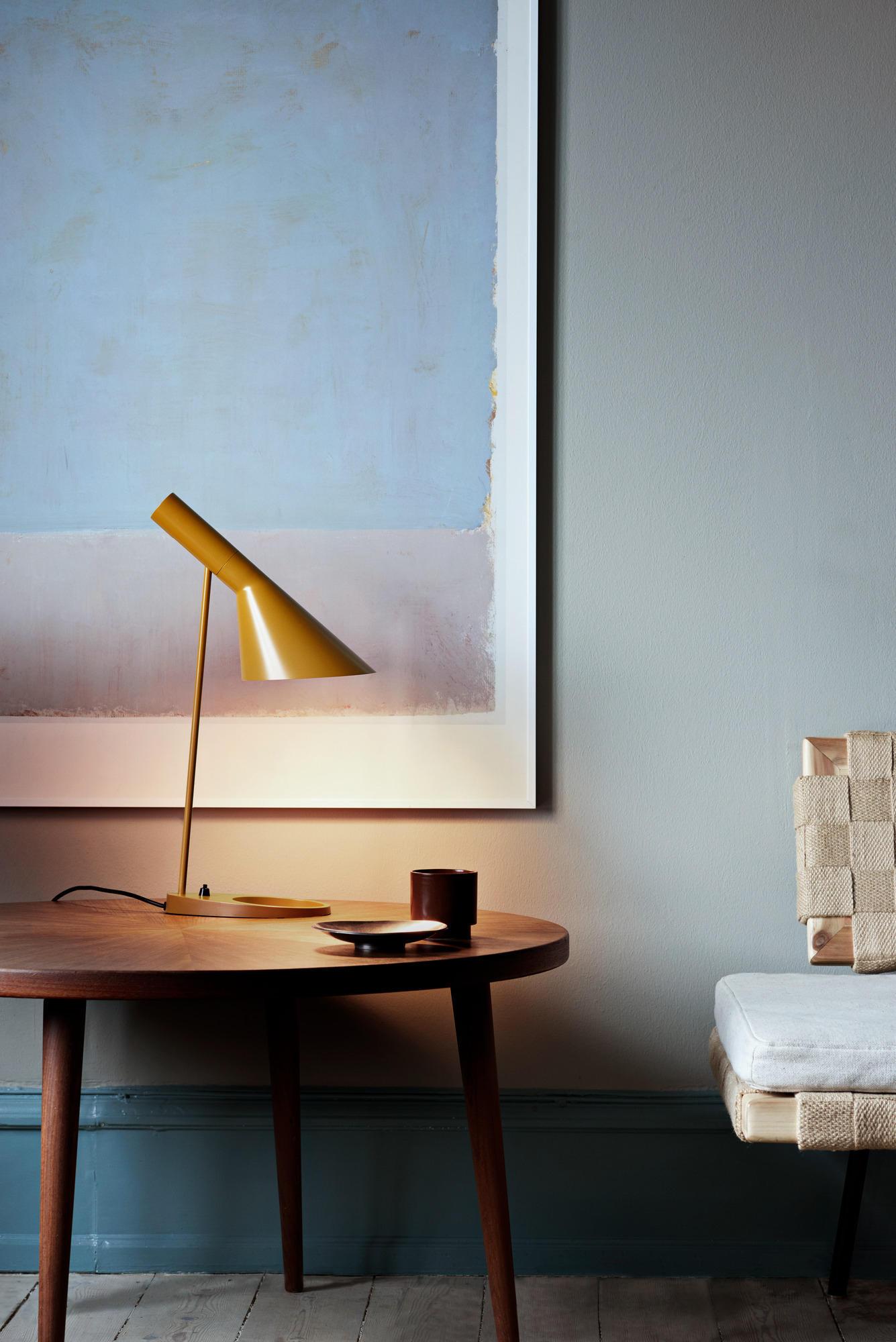 Danois Louis Poulsen, AJ Mini lampe de table en acier d'Arne Jacobsen en vente