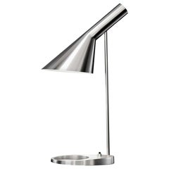 Louis Poulsen, AJ Mini-Tischlampe aus Stahl von Arne Jacobsen