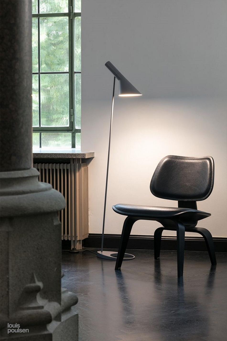 Danese Louis Poulsen, Lampada da terra in acciaio AJ di Arne Jacobsen in vendita