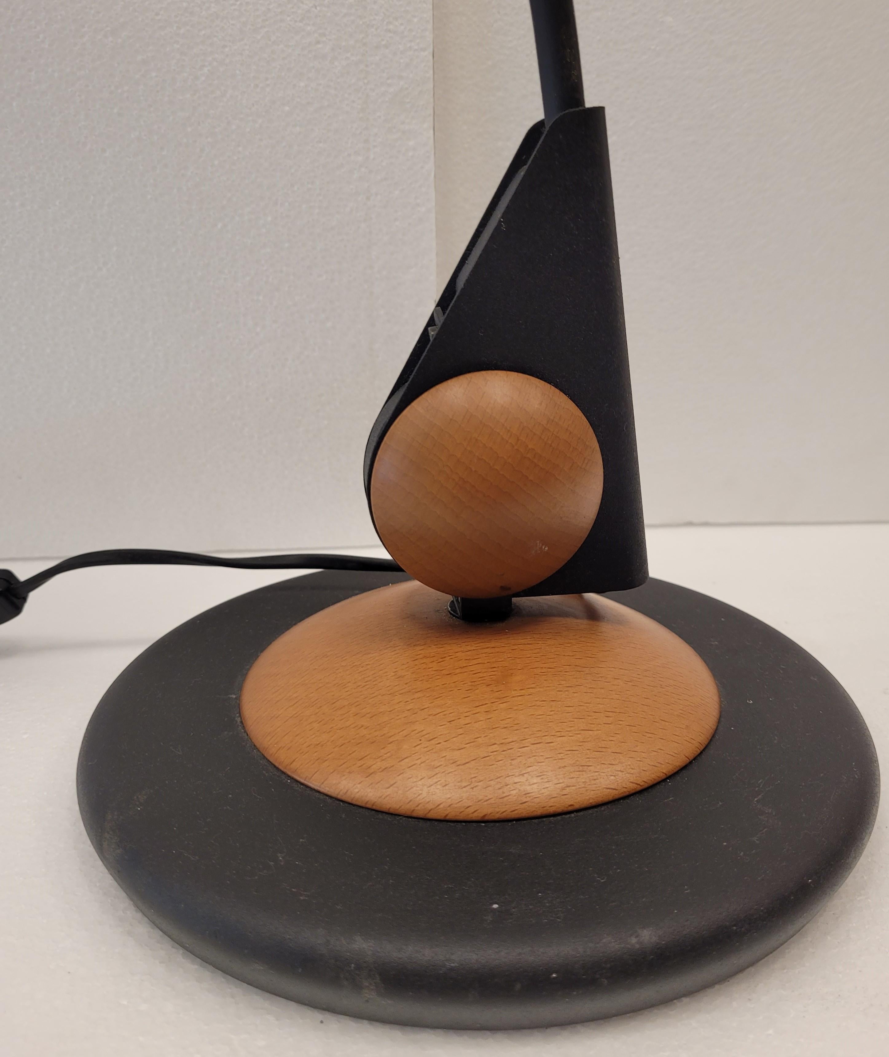 Louis Poulsen Lampe de table en bois et noir Danemark années 70 2