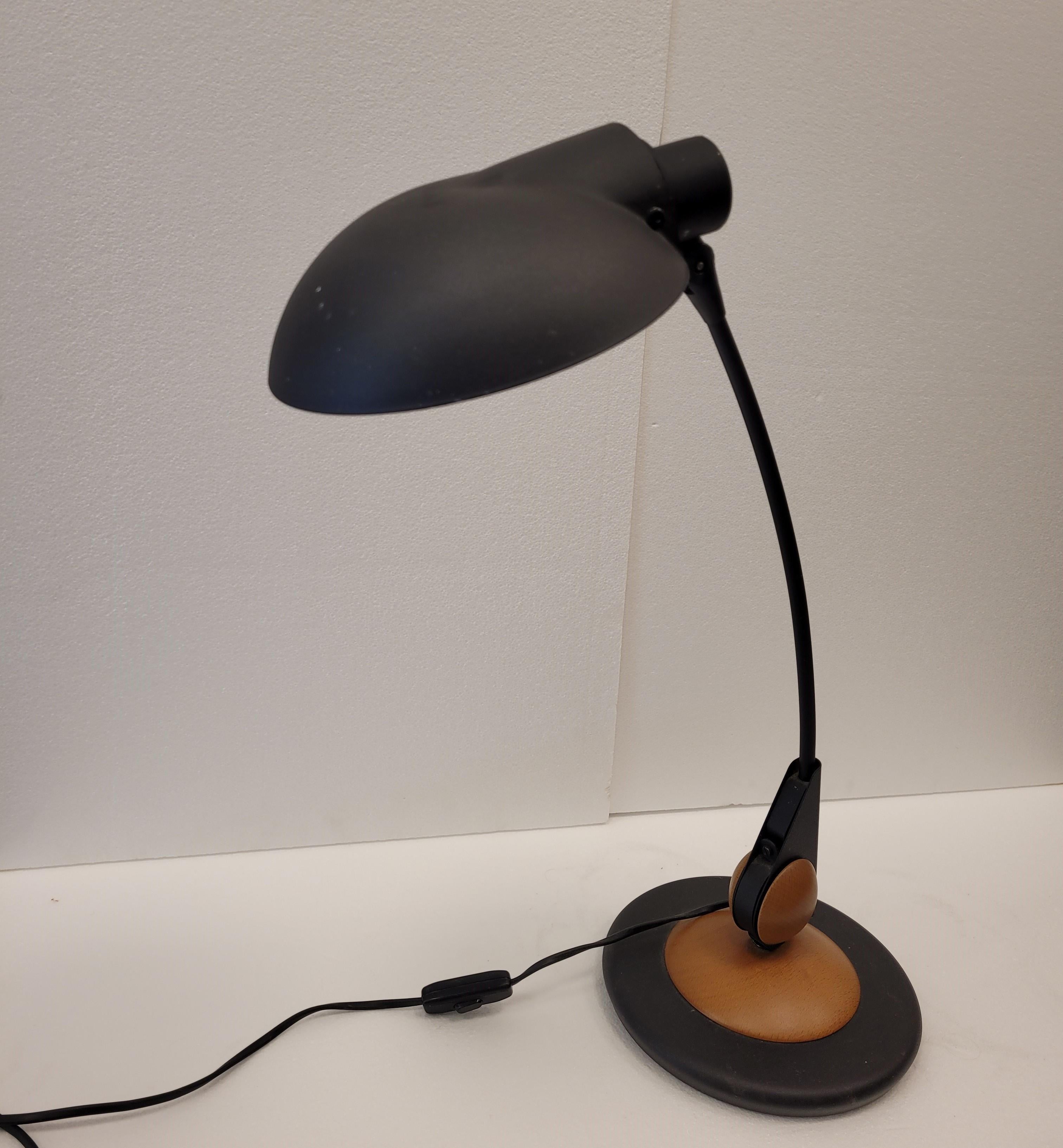 Louis Poulsen Lampe de table en bois et noir Danemark années 70 8