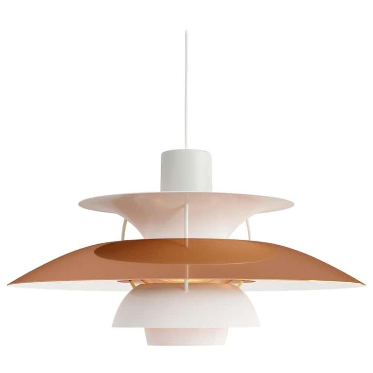 Louis Poulsen, extra large metal pendant light by Poul Henningsen.
Measures: Width x height x length (mm)
500 x 267 x 500, 1.8 kg
Material: Polished copper or brass and white matte lacquered aluminum. Struts: white, rolled aluminum. Canopy: Yes,