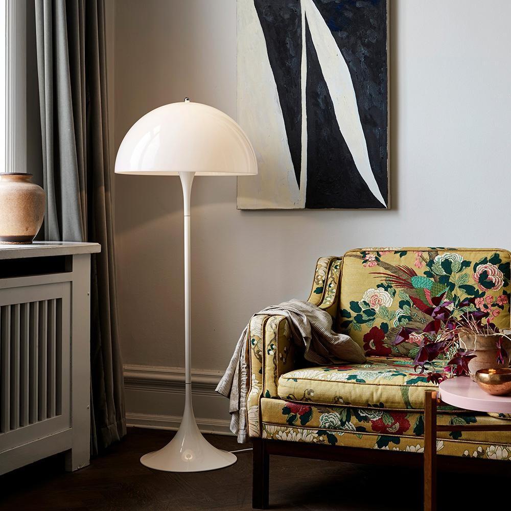 Louis Poulsen, floor lamp in white opal by Verner Panton
Width x Height x Length (mm)
500 x 1305 x 500, 5.6 kg
Material: Shade in white opal acrylic. Stem in white lacquered steel. Base and top in white plastic. Cord length: 2.5 m Switch: On the