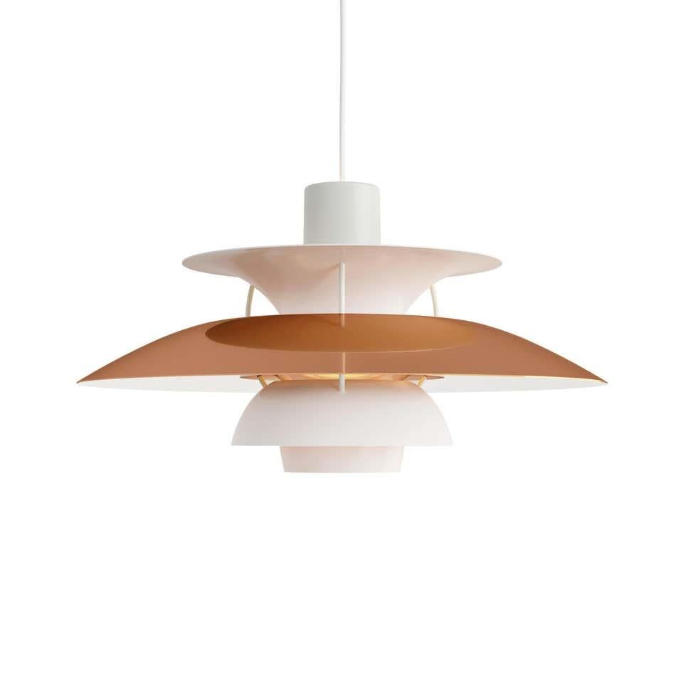 Louis Poulsen, medium metal pendant light by Poul Henningsen.
Width x Height x Length (mm)
300 x 163 x 300, 2.0 kg
Material: Polished copper or brass and white matt lacquered aluminium. Anti-glare shade: copper or brasse. Struts: white, rolled