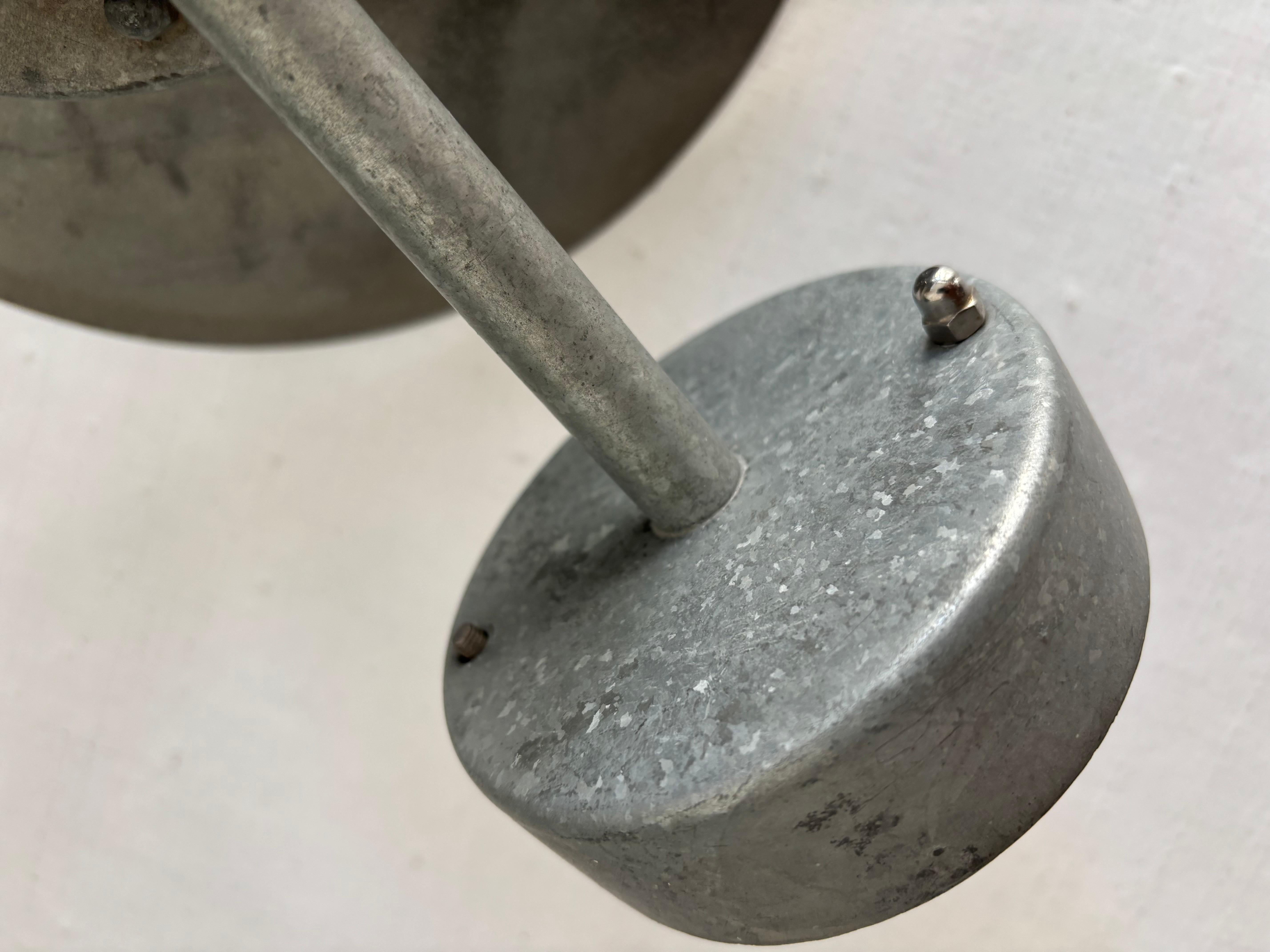 Louis Poulsen Lámpara de pared de metal escandinava de mediados de siglo para exterior Años 50 Danés en venta