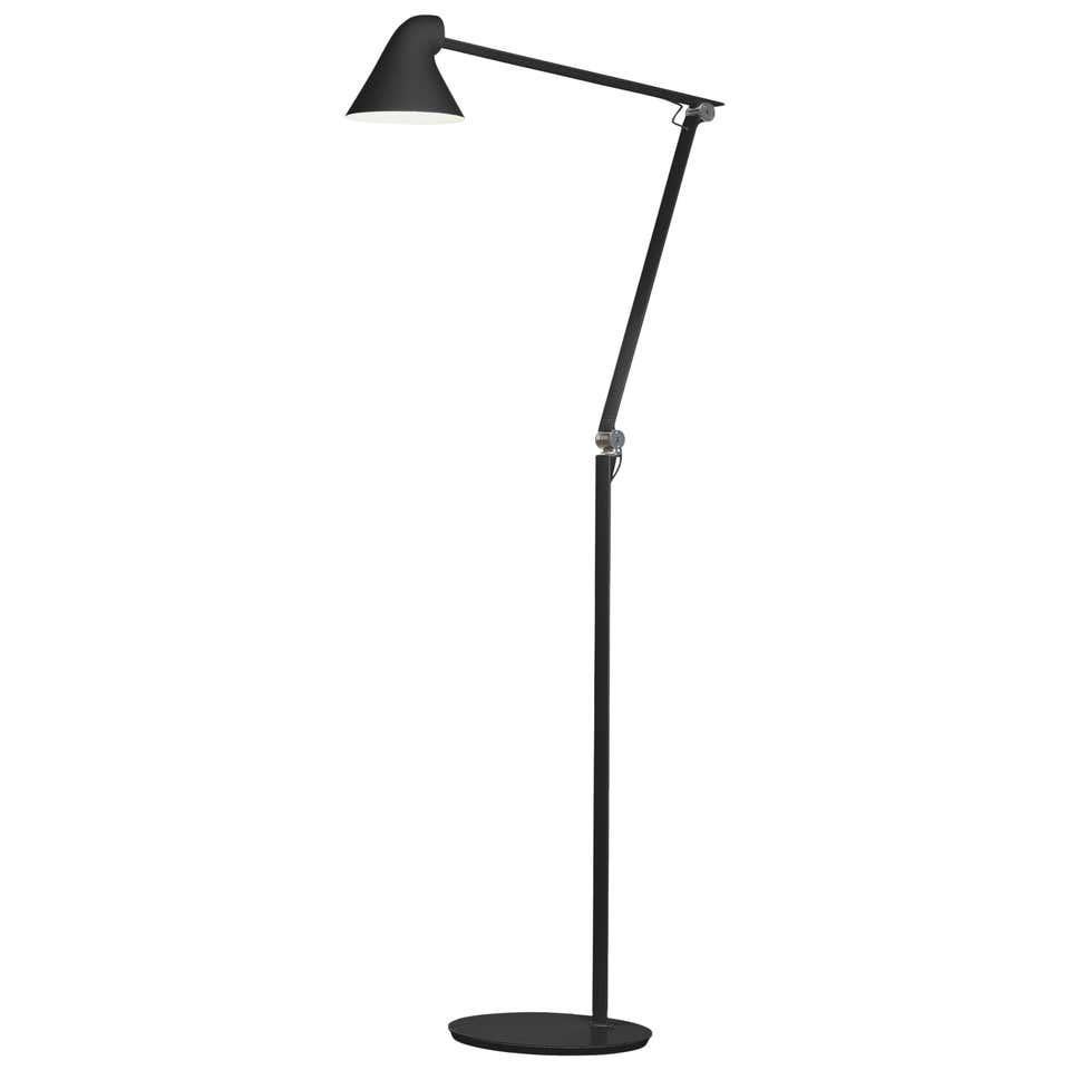 Louis Poulsen, NJP floor lamp by Oki Sato
Size: Width x height x length (mm)
260 x 1250 x 560, 7.2 kg
Material: Foot and base: Steel. Arms and lamp head: Aluminum. LED: Anodised aluminum, cord length: 1.7 m.