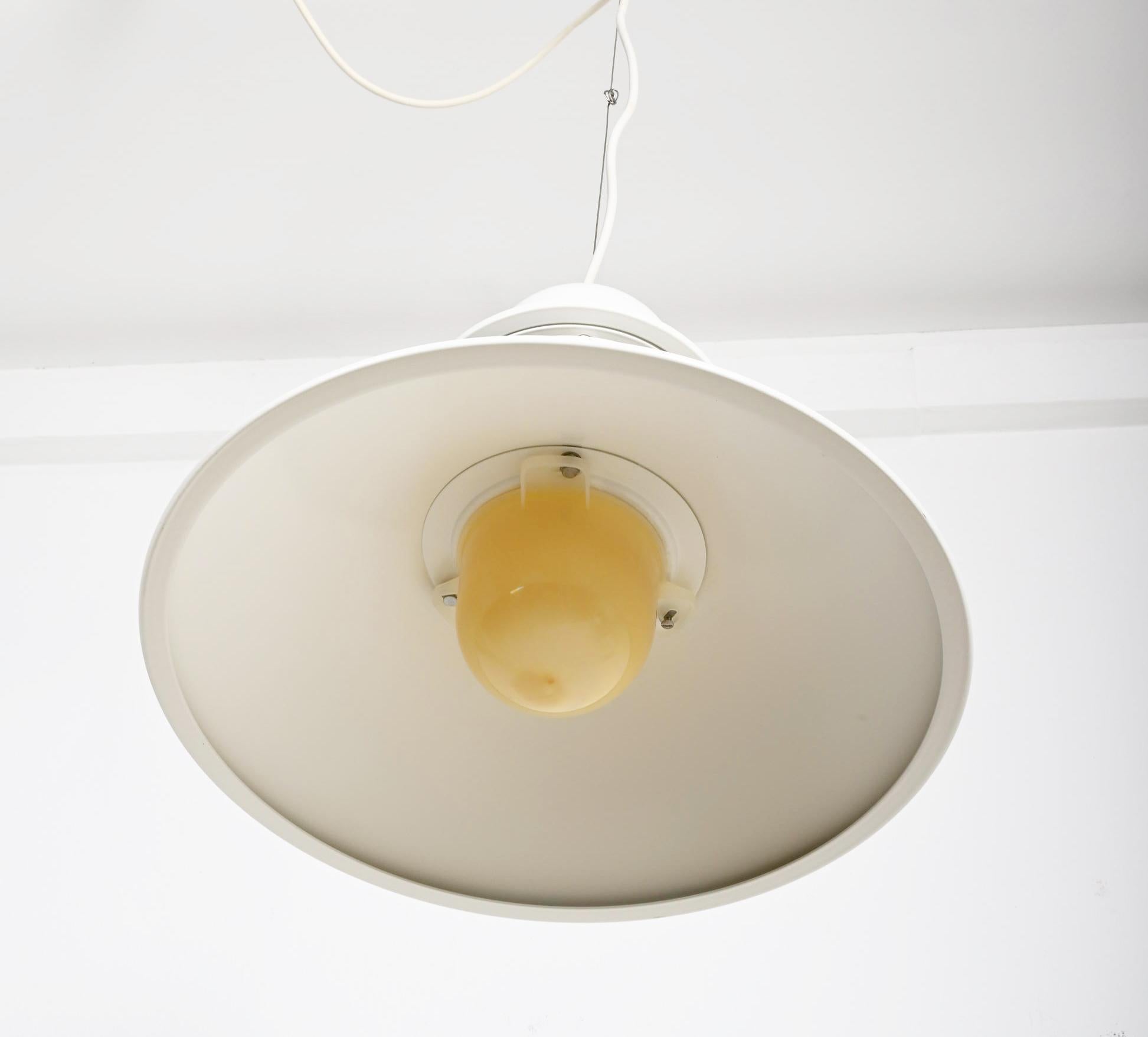 Laccato Lampada a sospensione Louis Poulsen Nyhavn di Alfred Homann e Ole Valdemar Kjær in vendita
