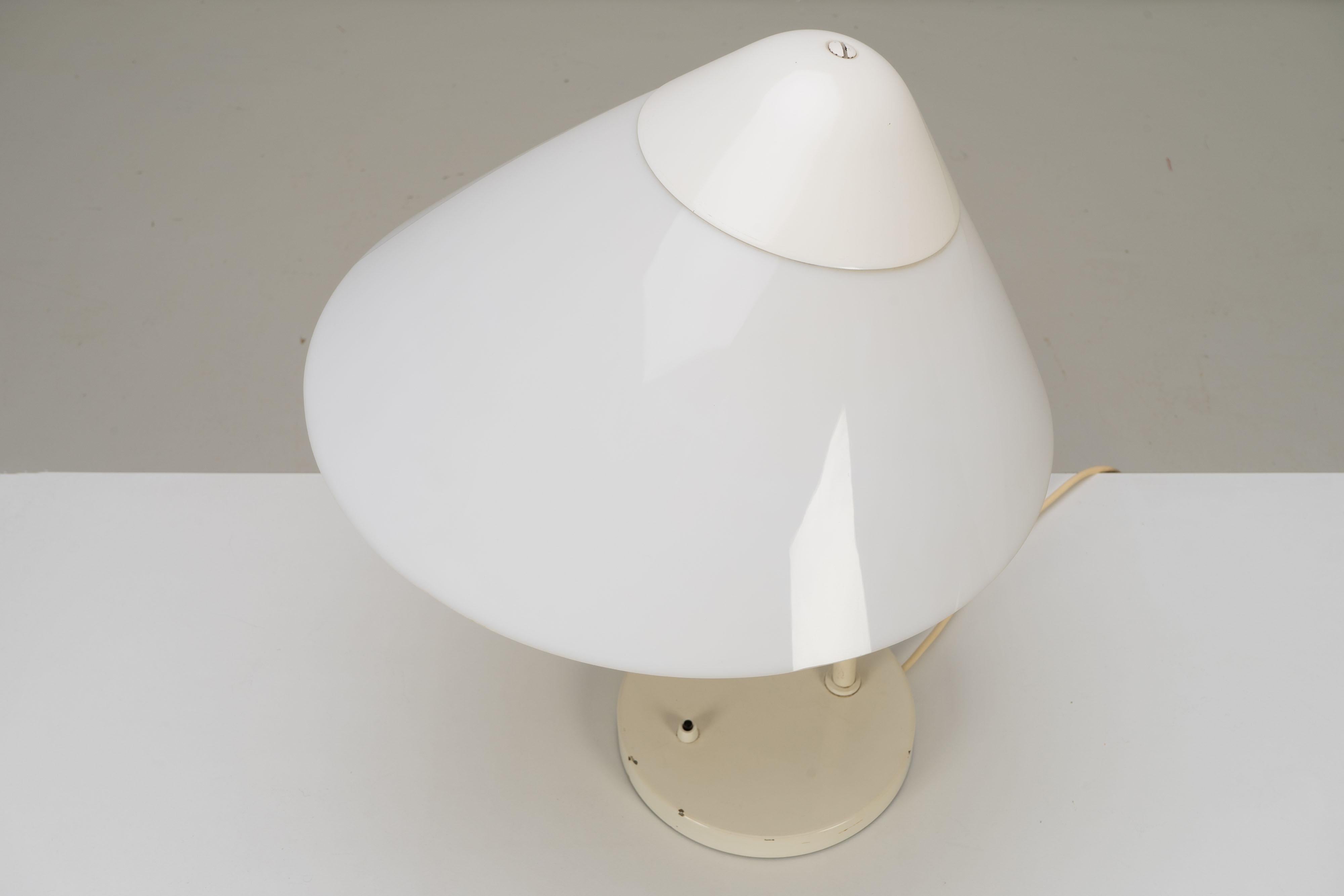 Danois Lampe de nuit OPALA de Louis Poulsen, conçue par Hans.J Wegner, 1970 en vente