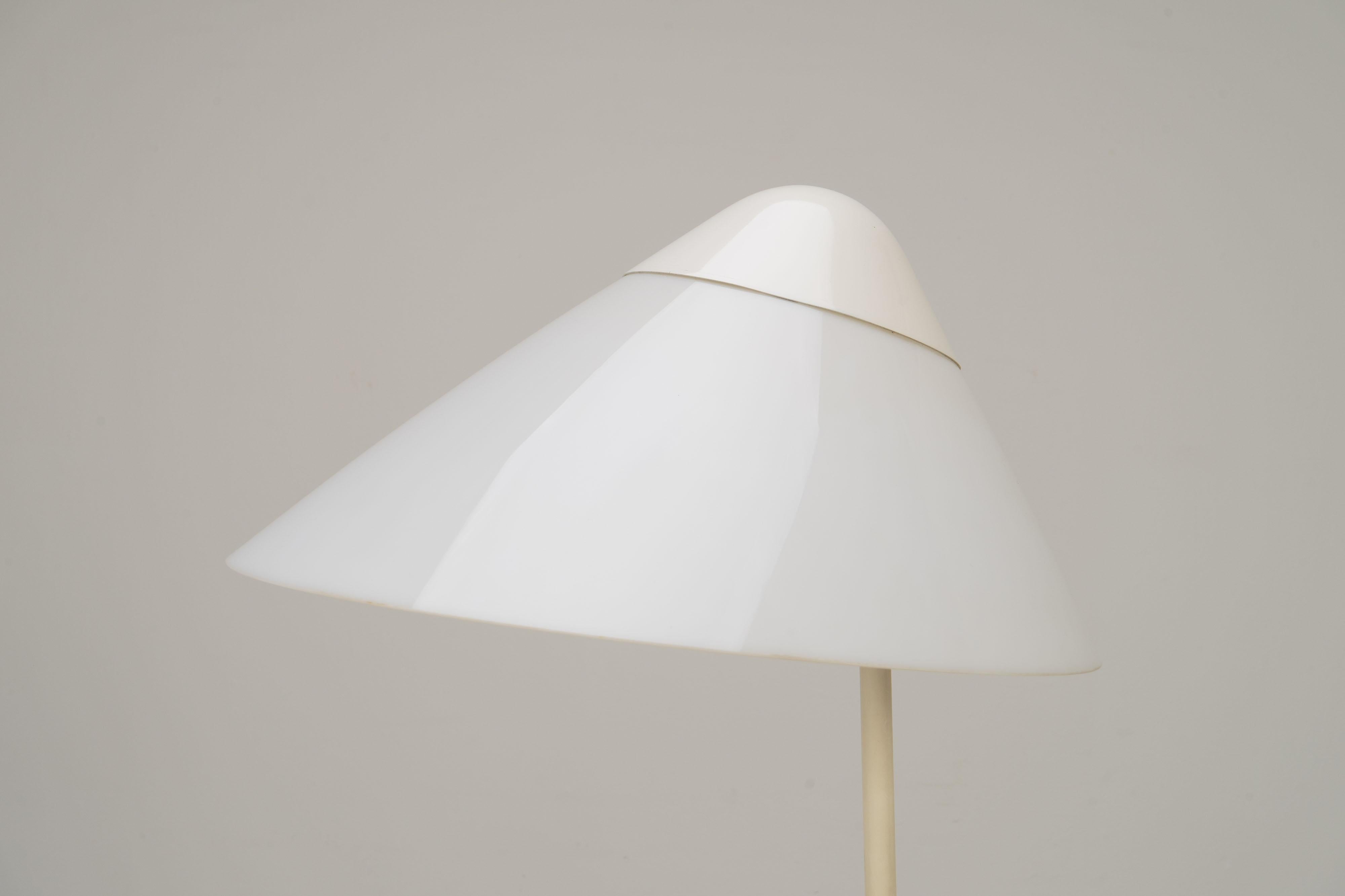 Lampe de nuit OPALA de Louis Poulsen, conçue par Hans.J Wegner, 1970 Bon état - En vente à Rosendahl, DE