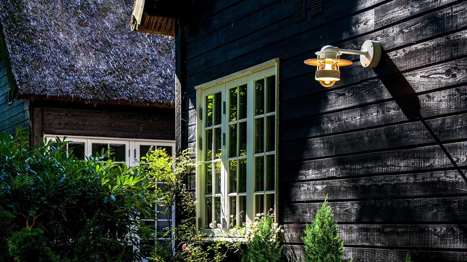 Louis Poulsen, Lámpara de pared de exterior de Jens Møller-jensen en venta 3