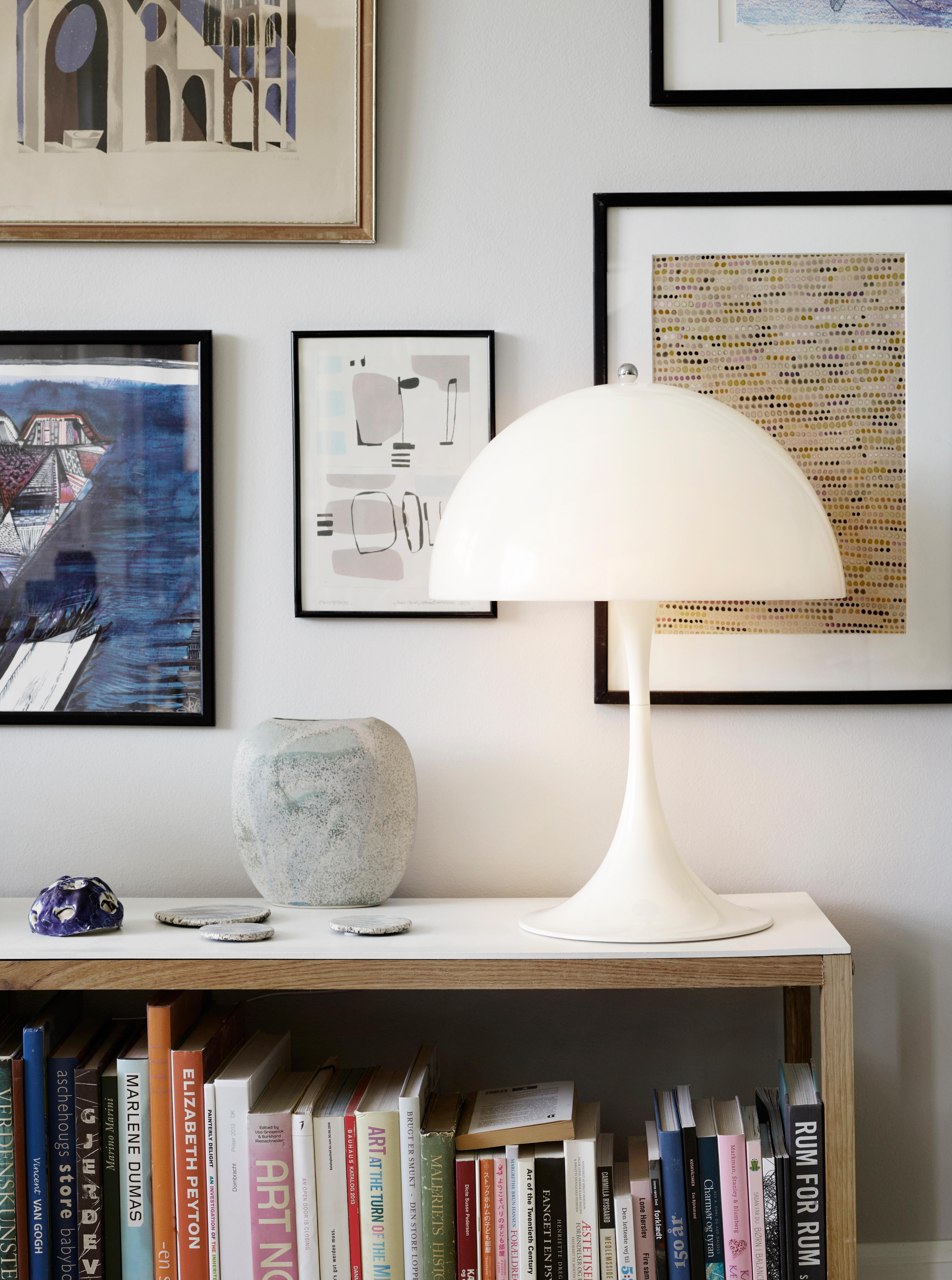 Moderne Lampe de bureau Louis Poulsen Panthella 400 en opale blanche par Verner Panton en vente