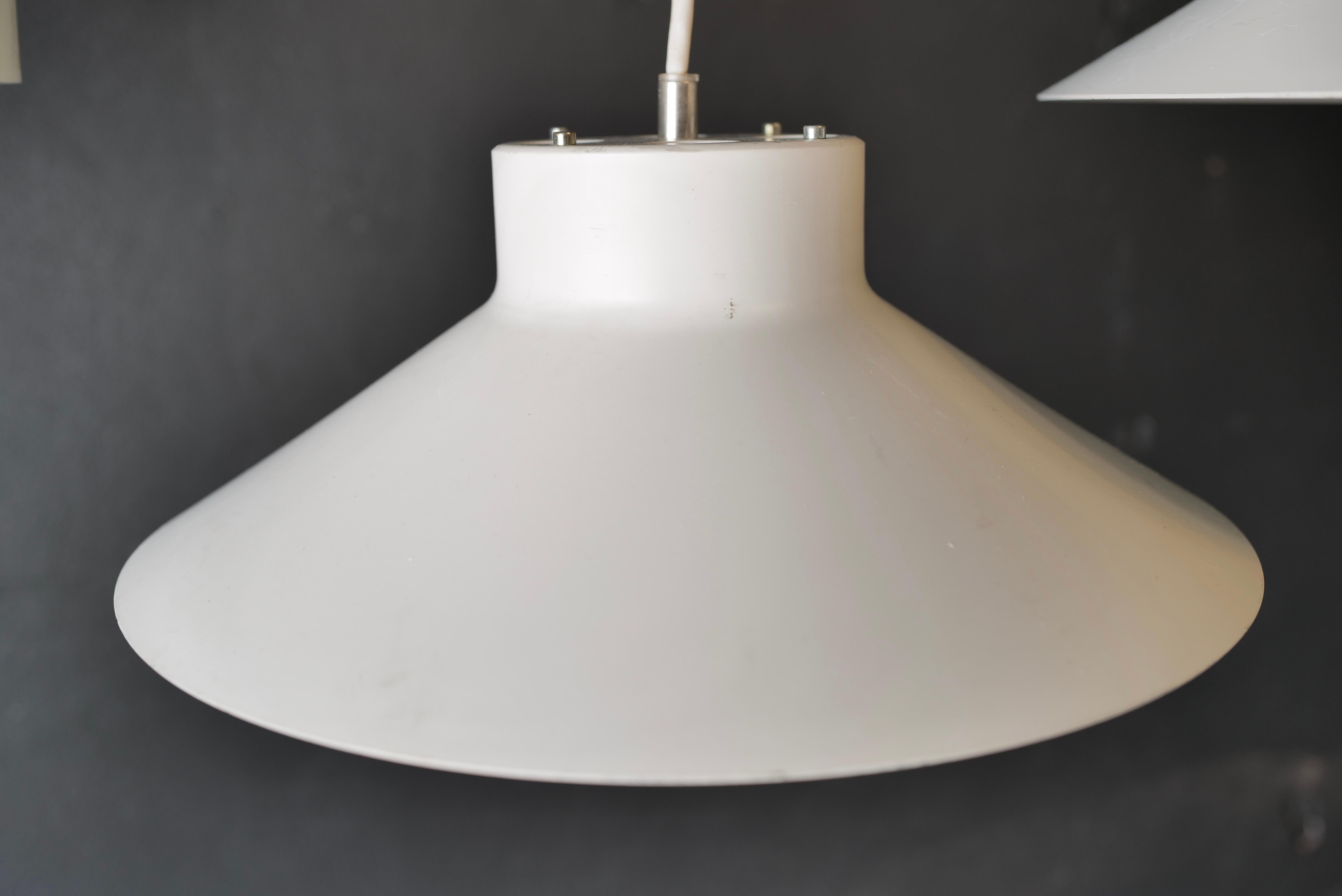 Mid-Century Modern Lampes à suspension Louis Poulsen en vente