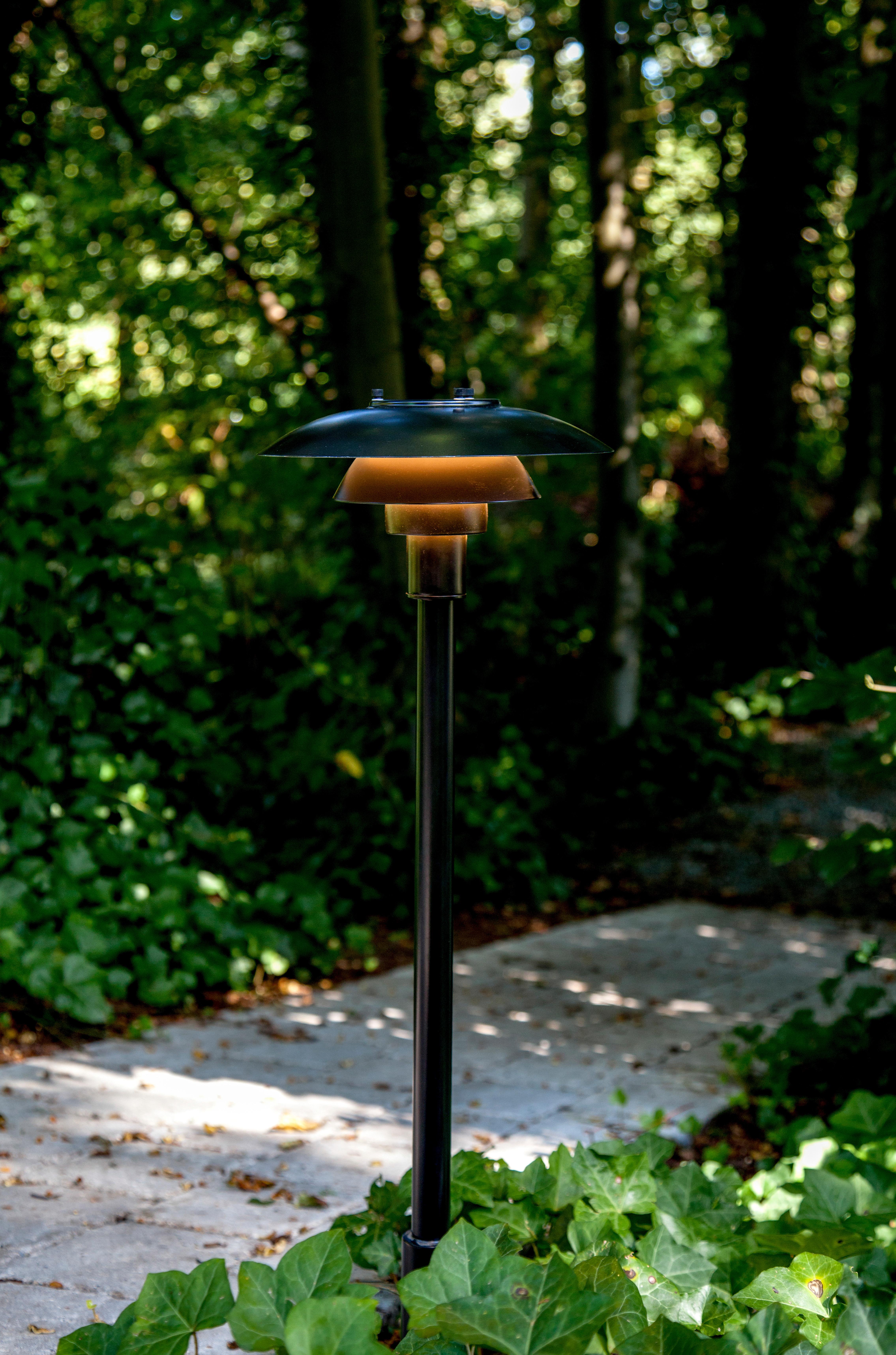 Modern Louis Poulsen PH 3-2½ Bollard Outdoor Lamp in Black by Poul Henningsen For Sale