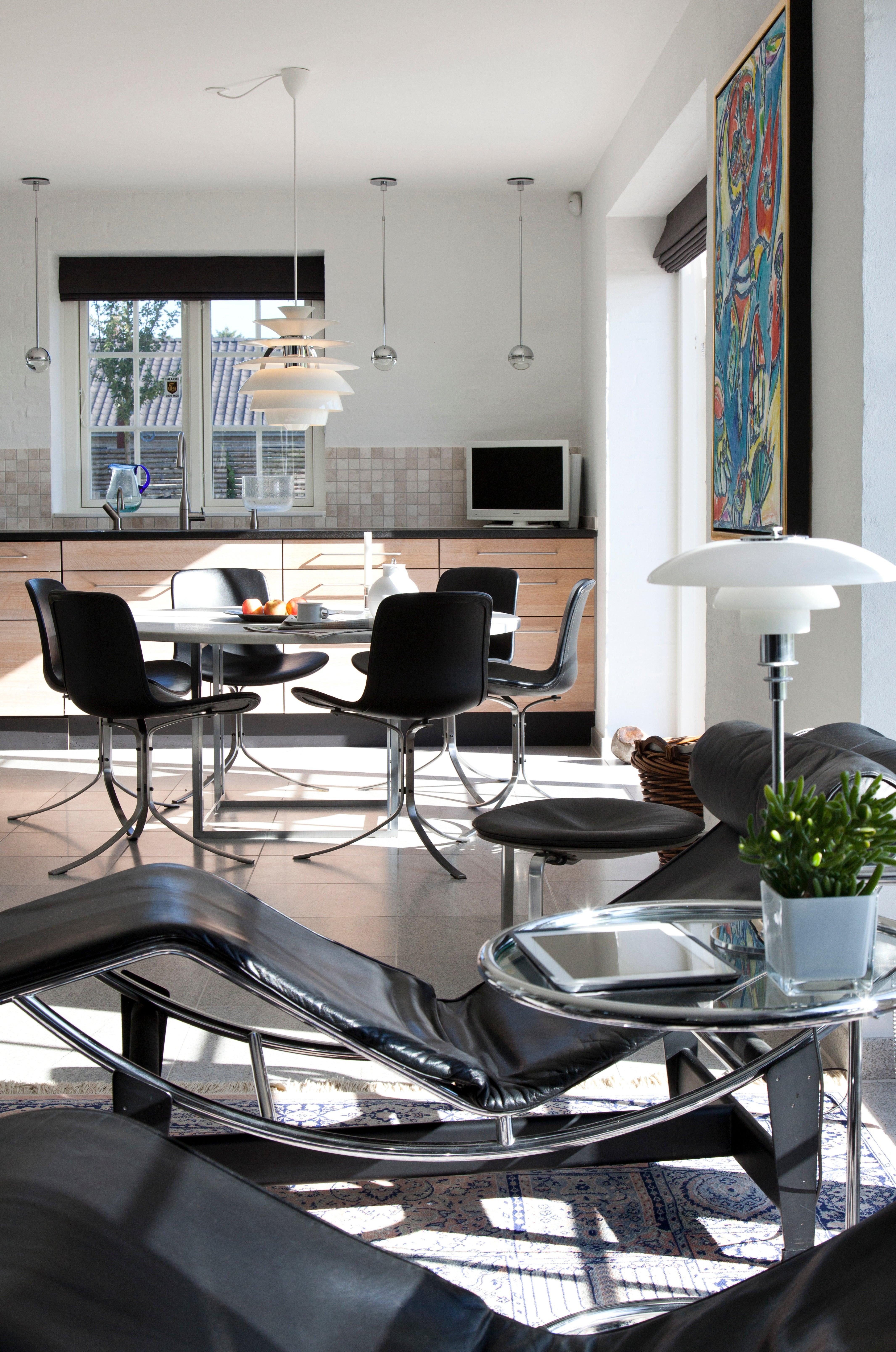 Louis Poulsen PH 3½-2½ Glass Table Lamp in Black by Poul Henningsen For Sale 1