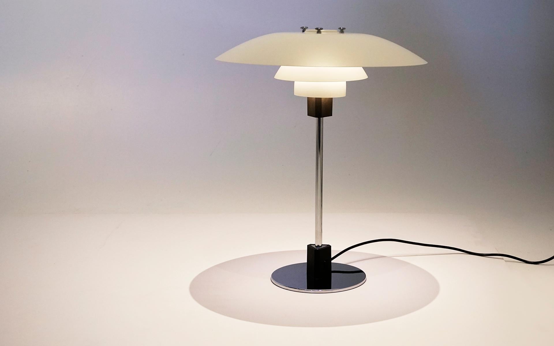 Louis Poulsen PH 4/3 Table Lamp in Matte White made by Poul Henningsen, Denmark In Good Condition In Kansas City, MO