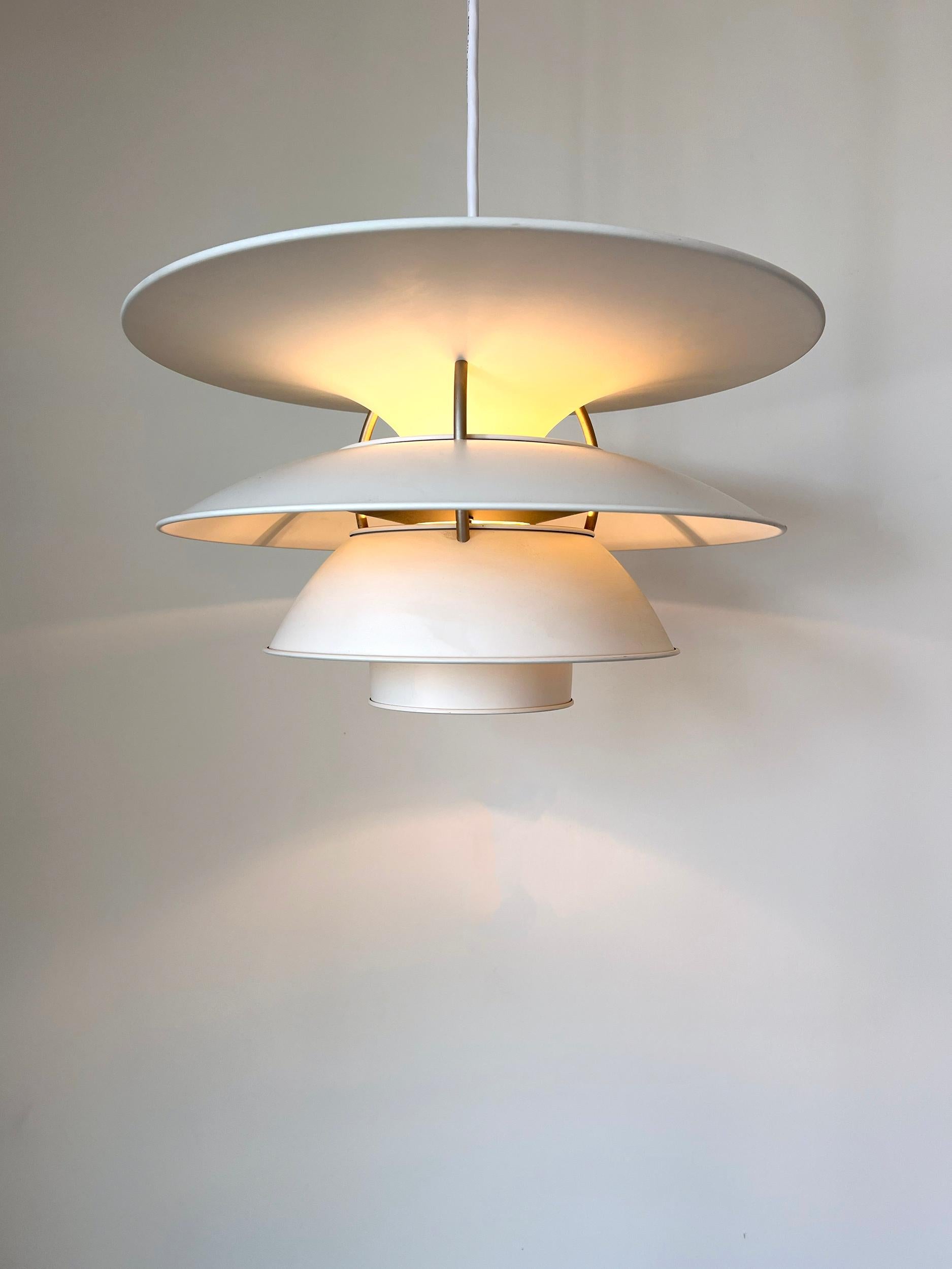 Early example of the PH 5 - 4.5 by Poul Henningsen for Louis Poulsen. 4 large white shades with a navy blue diffuser and removable down light cover. Creates beautiful indirect soft light and one of the most classic silhouettes for any lighting. All