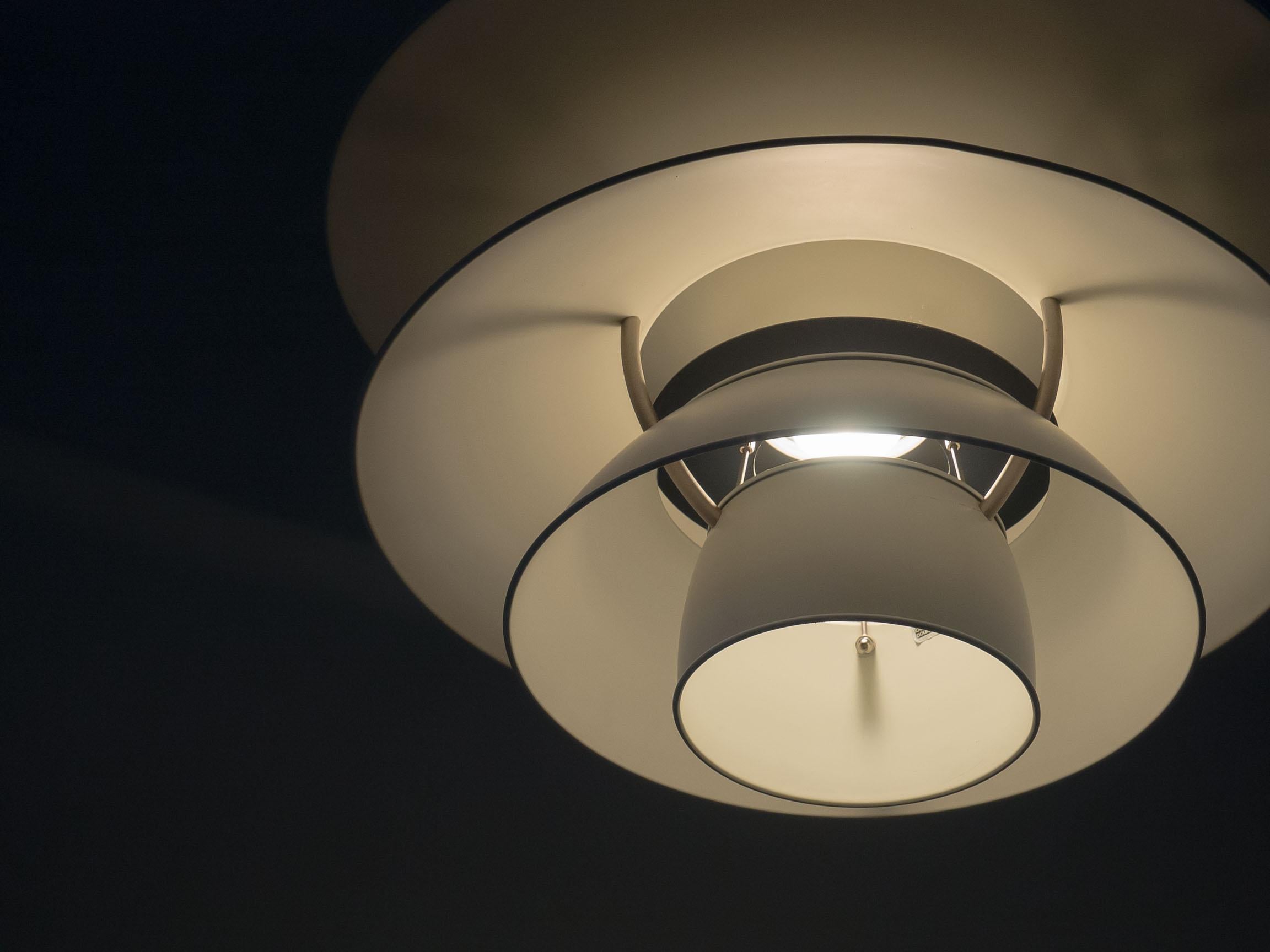 Louis Poulsen PH 5-4½ ‘Charlottenborg’ pendant – Poul Henningsen In Good Condition For Sale In Heerhugowaard, NL